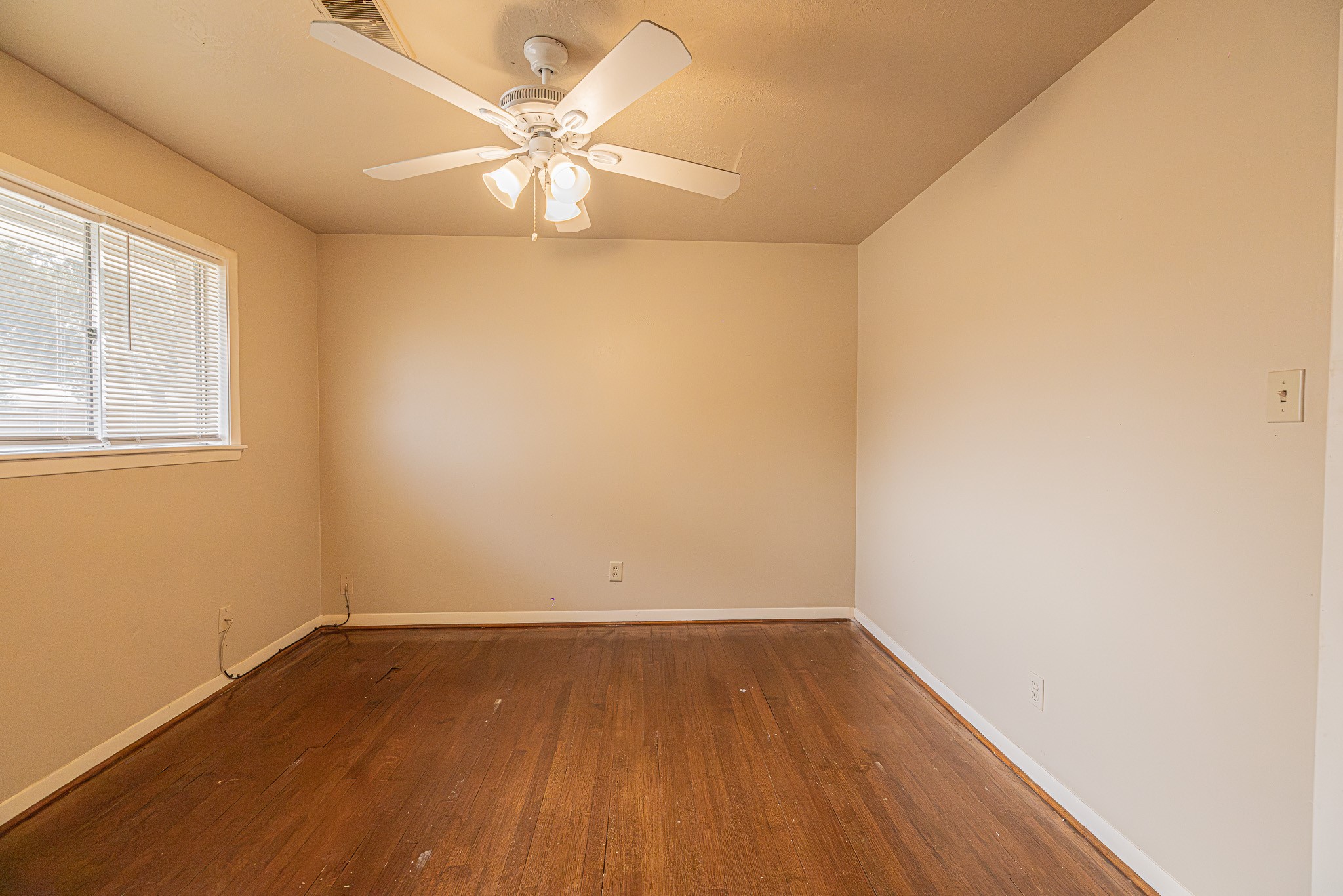 607 Yorkshire Avenue, Pasadena, TX 77503