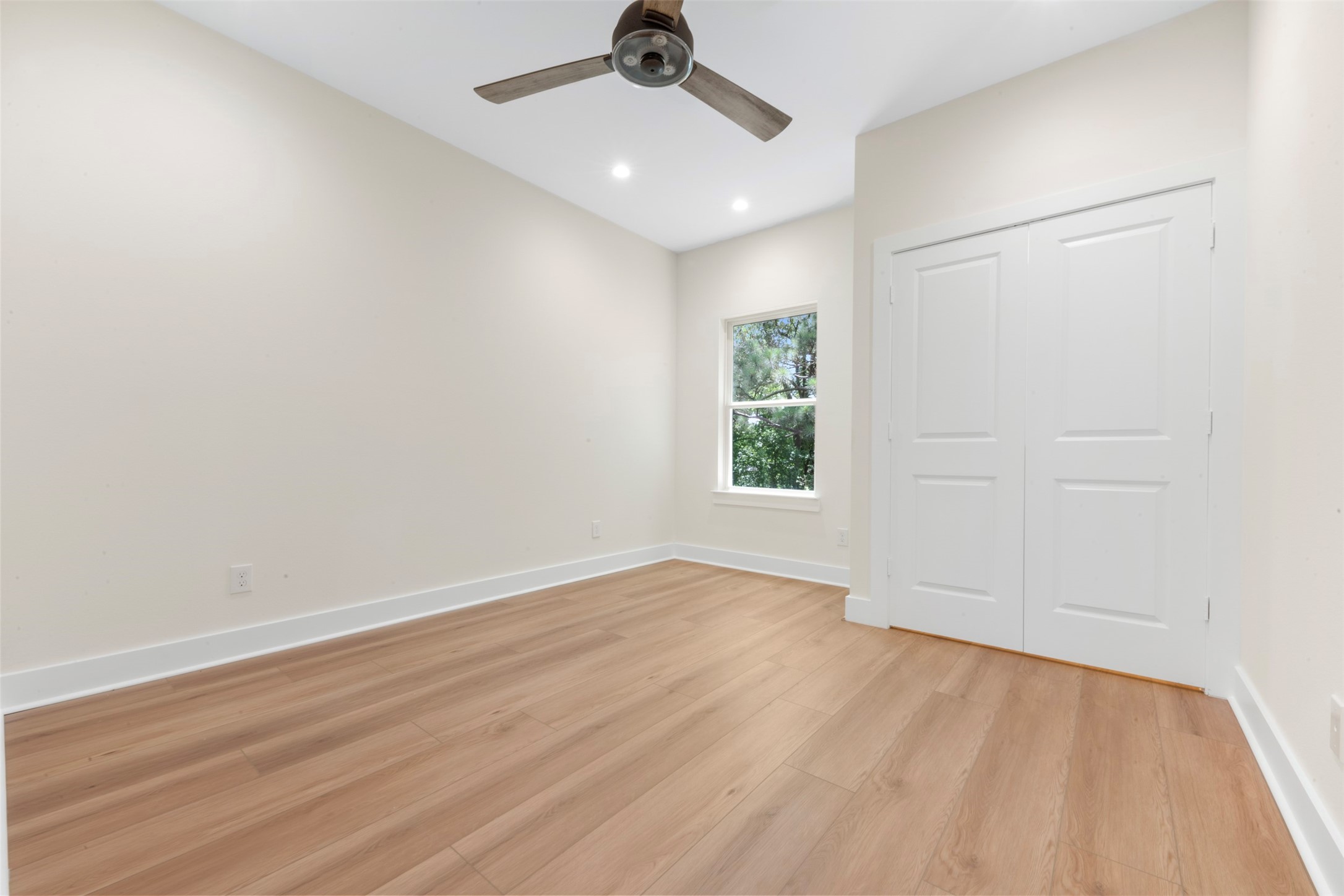 1275 Dewalt Street, Houston, TX 77088