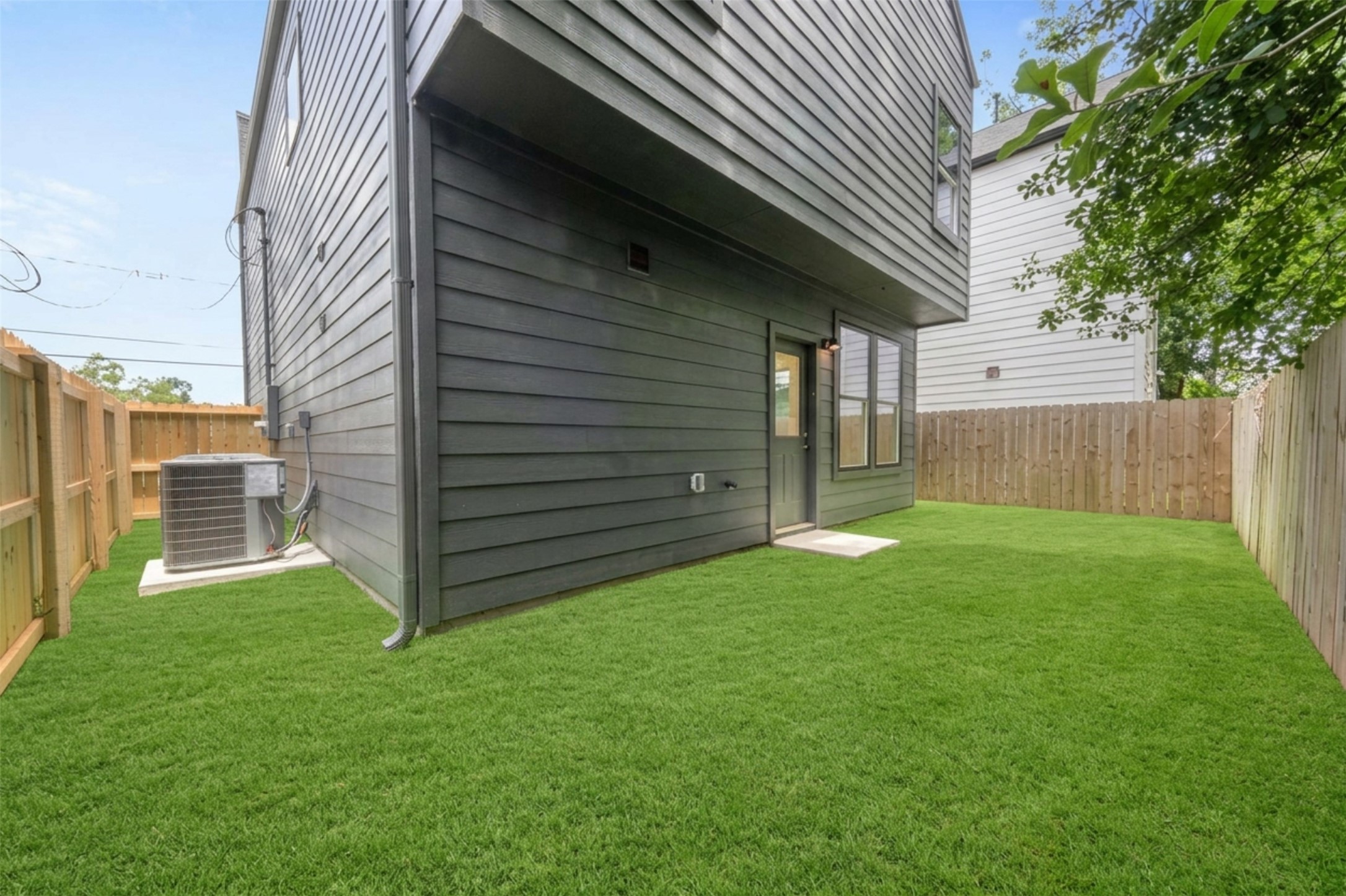 1275 Dewalt Street, Houston, TX 77088