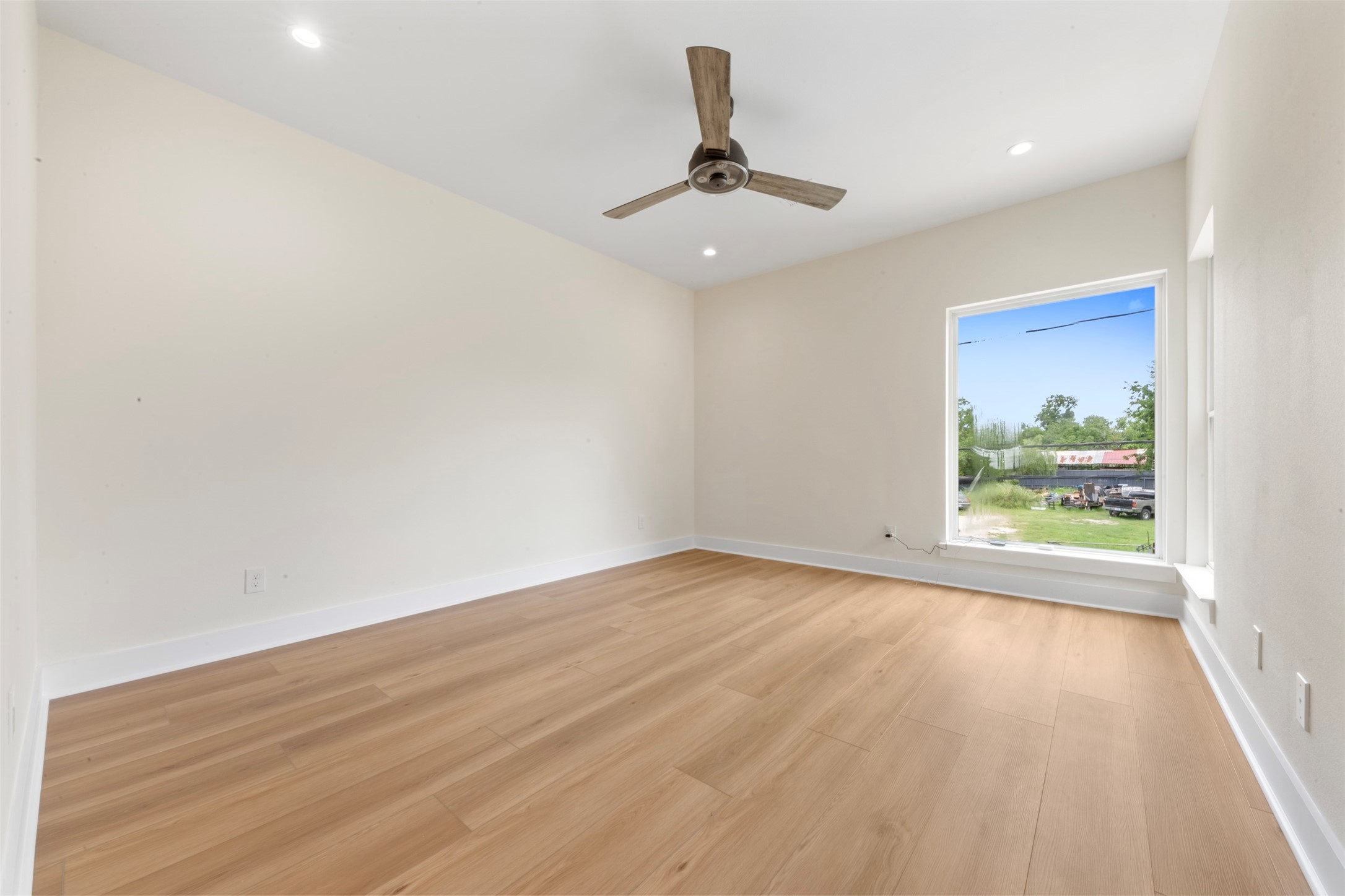 1275 Dewalt Street, Houston, TX 77088