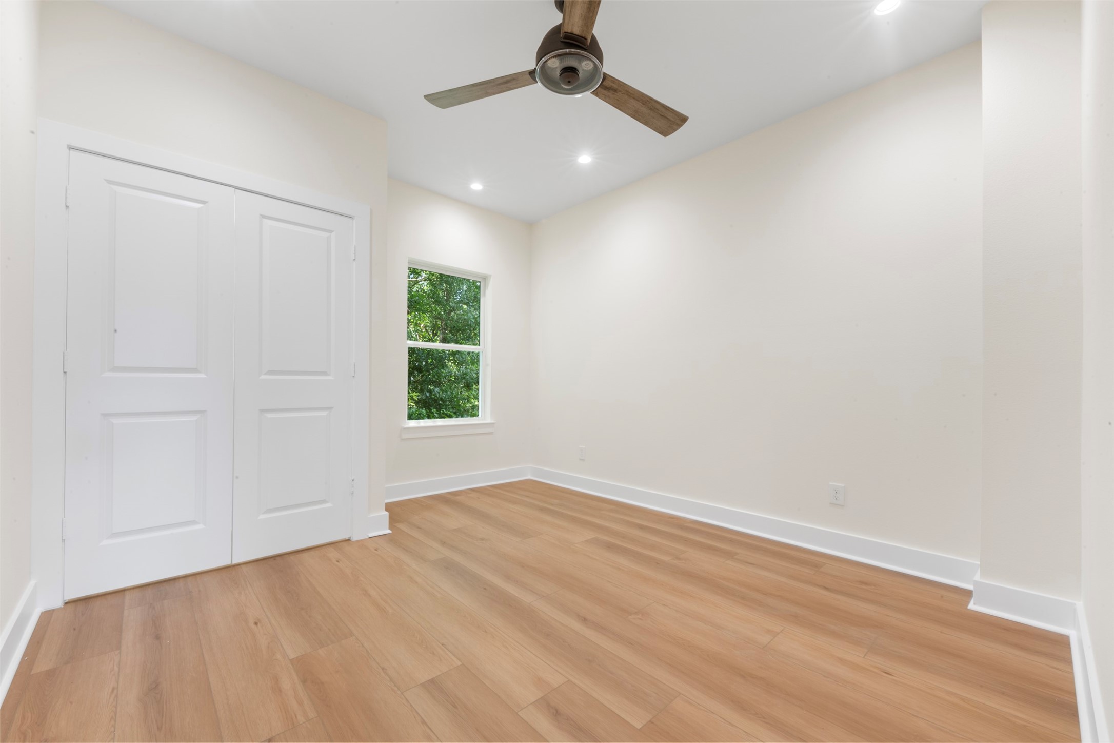 1275 Dewalt Street, Houston, TX 77088