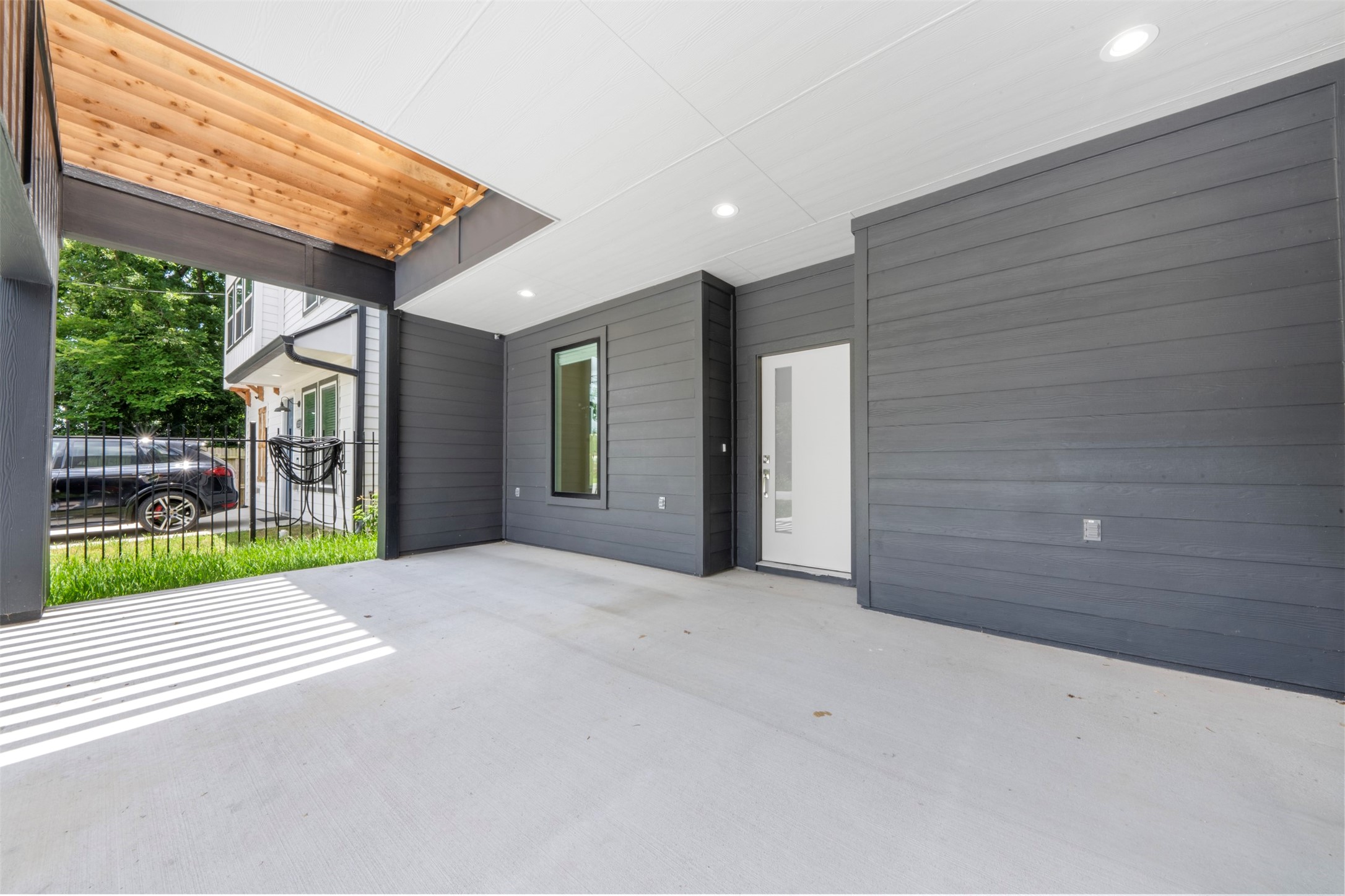 1275 Dewalt Street, Houston, TX 77088