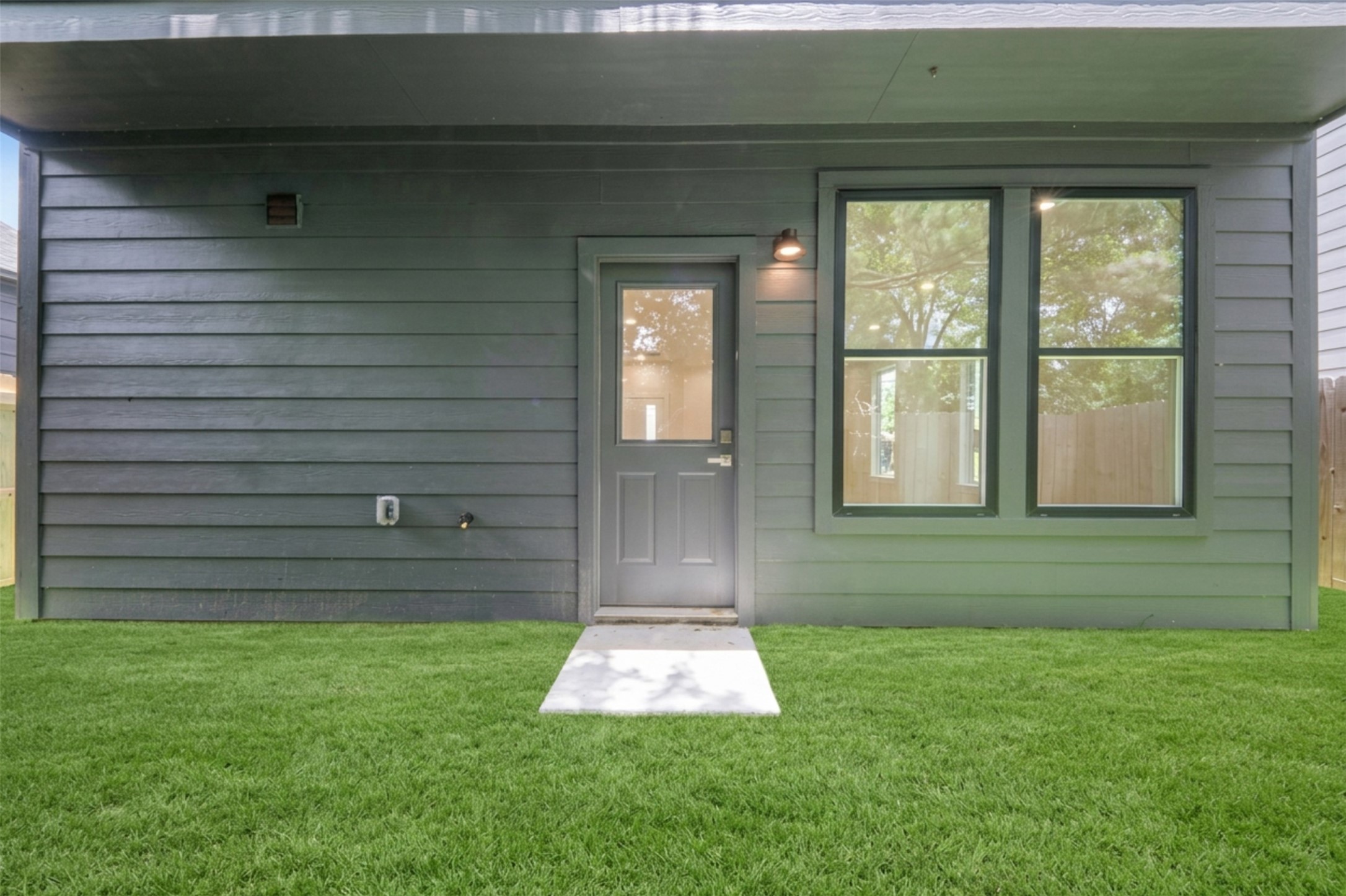 1275 Dewalt Street, Houston, TX 77088