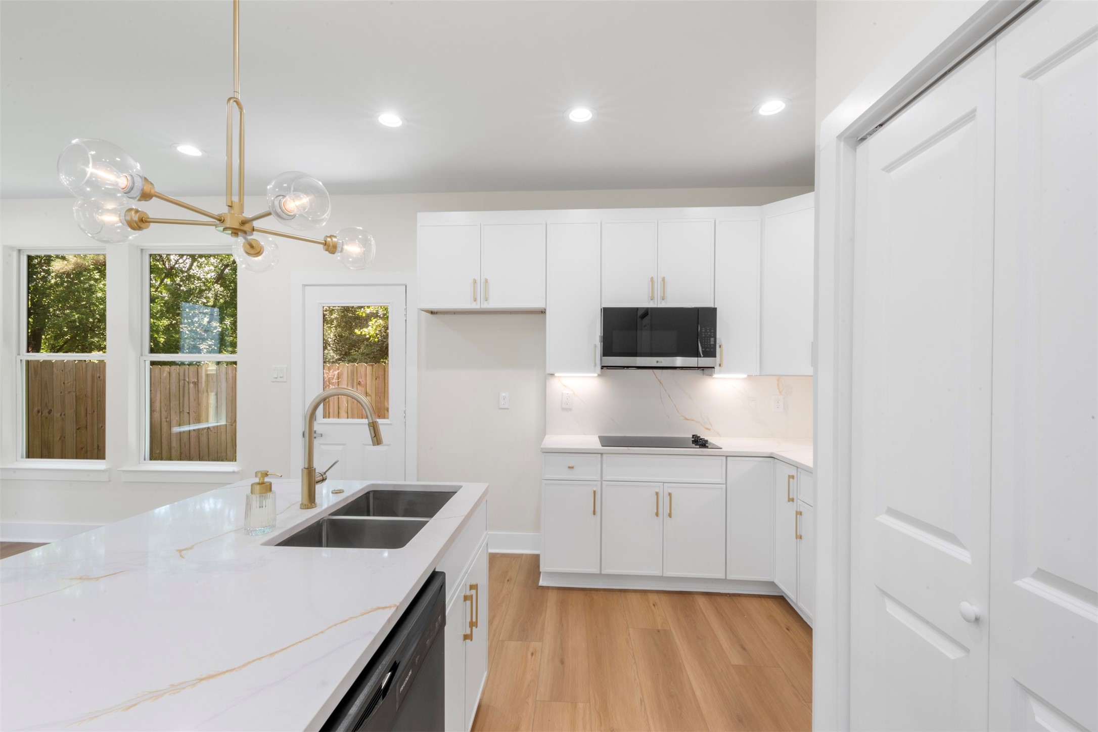 1275 Dewalt Street, Houston, TX 77088