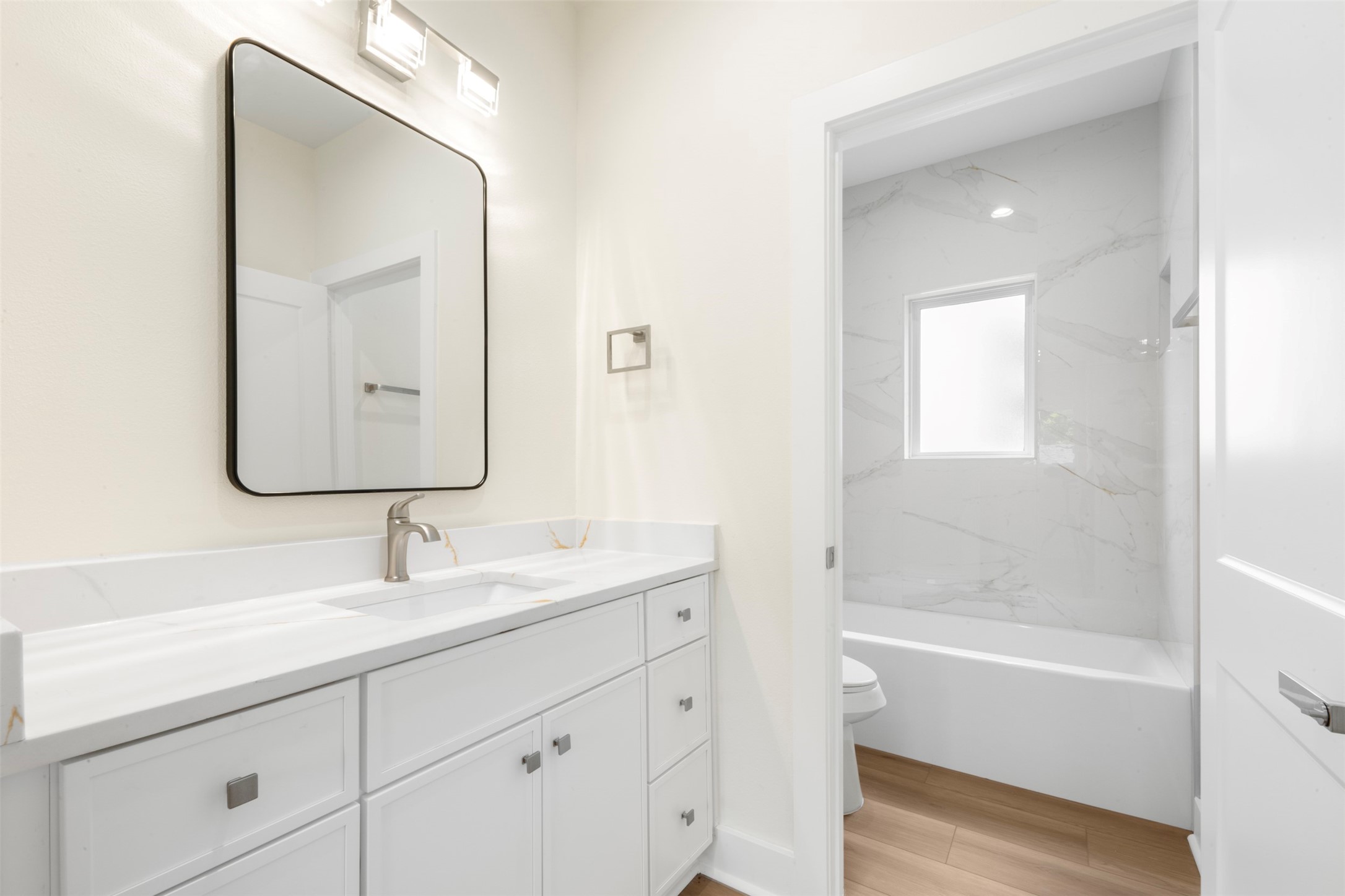 1275 Dewalt Street, Houston, TX 77088