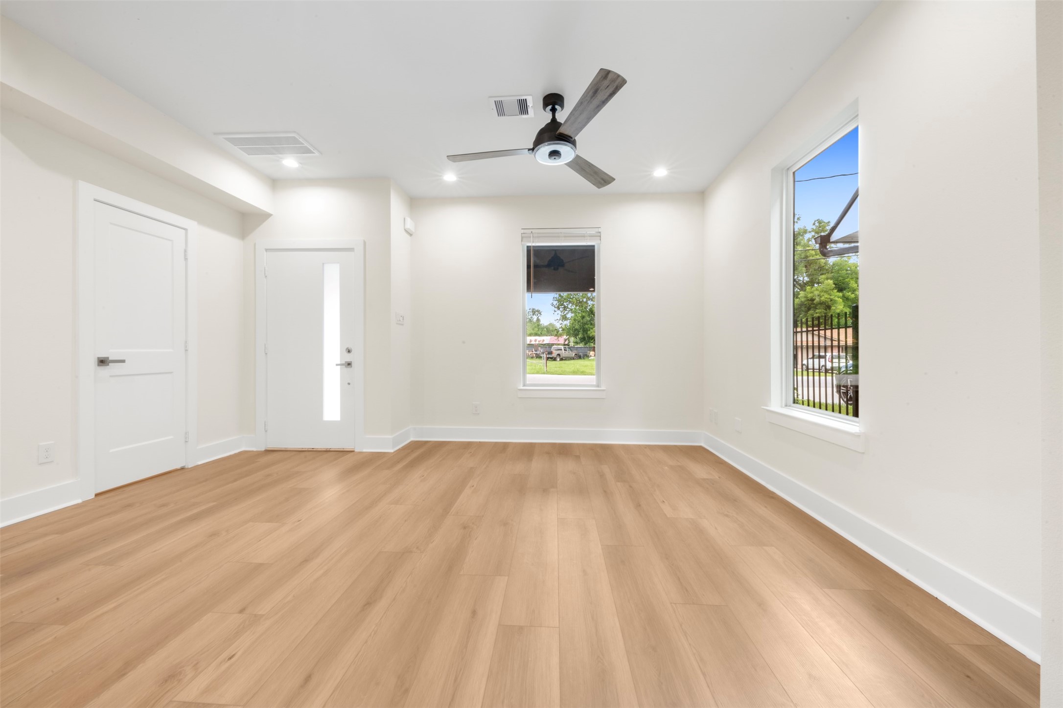 1275 Dewalt Street, Houston, TX 77088