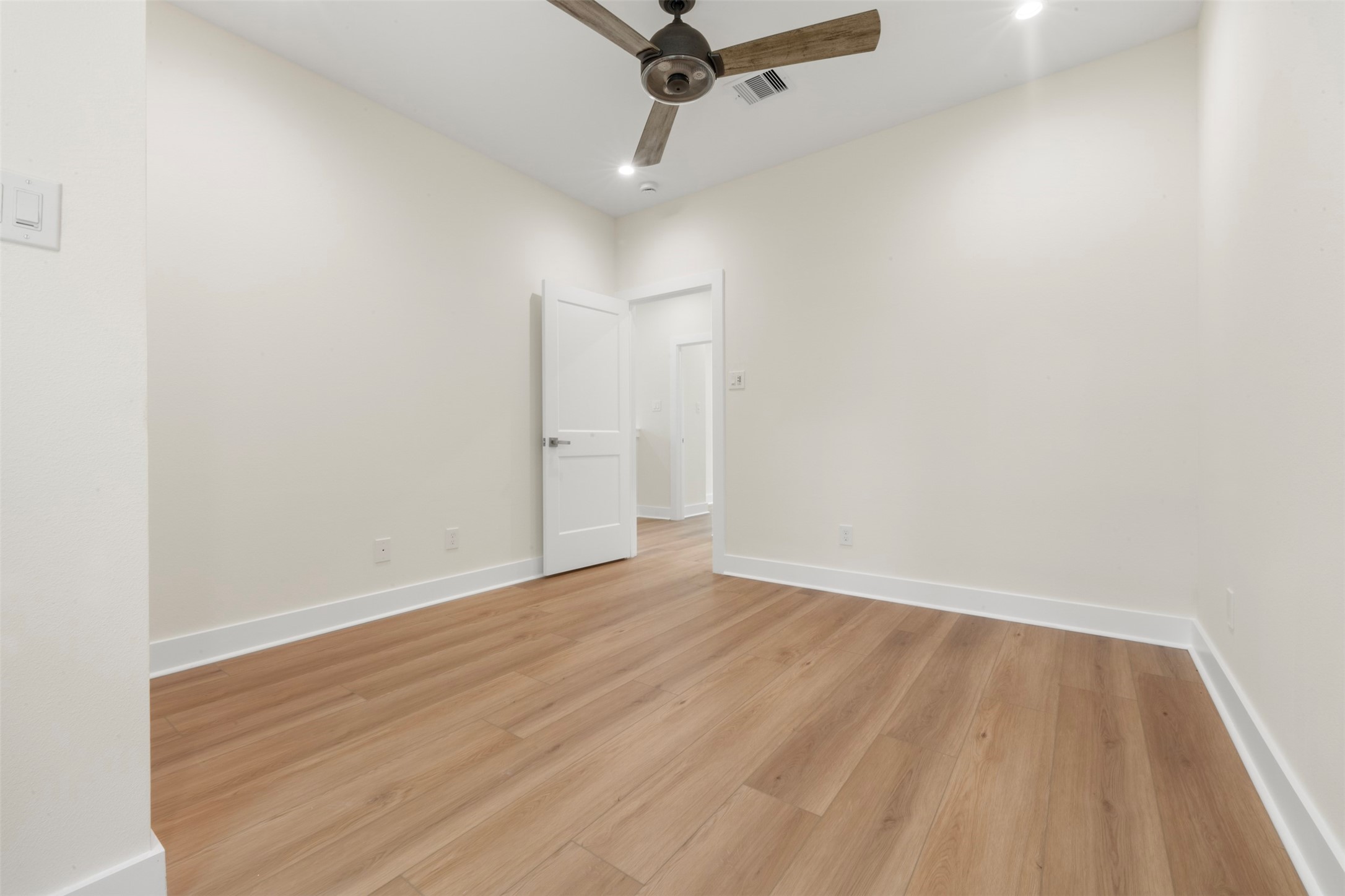 1275 Dewalt Street, Houston, TX 77088