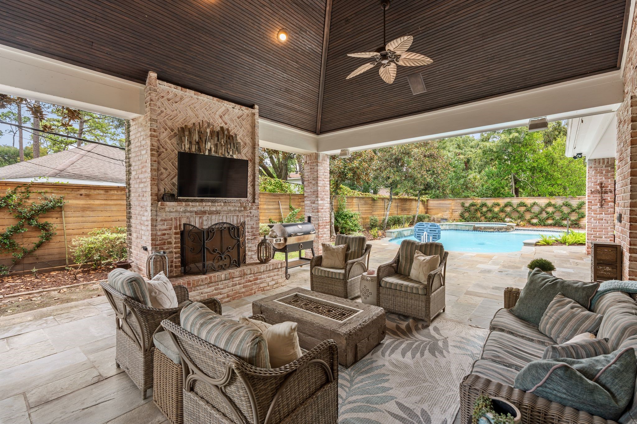 11910 Longleaf Lane, Houston, TX 77024