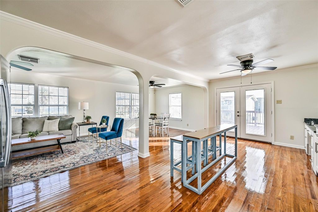 Lots of windows allowing the sun to reach every corner of this unit. Also, dual working patio doors allowing the breeze in on those Fall evenings.