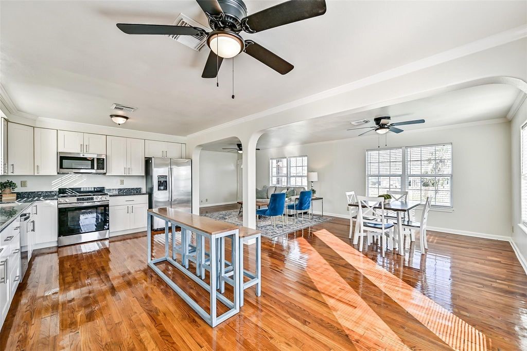 This upstairs unit features hardwood floors. A refresh of the unit was done in 2025, with fresh paint hitting every wall from floor to ceiling. An open layout concept that can arranged in multiple ways.