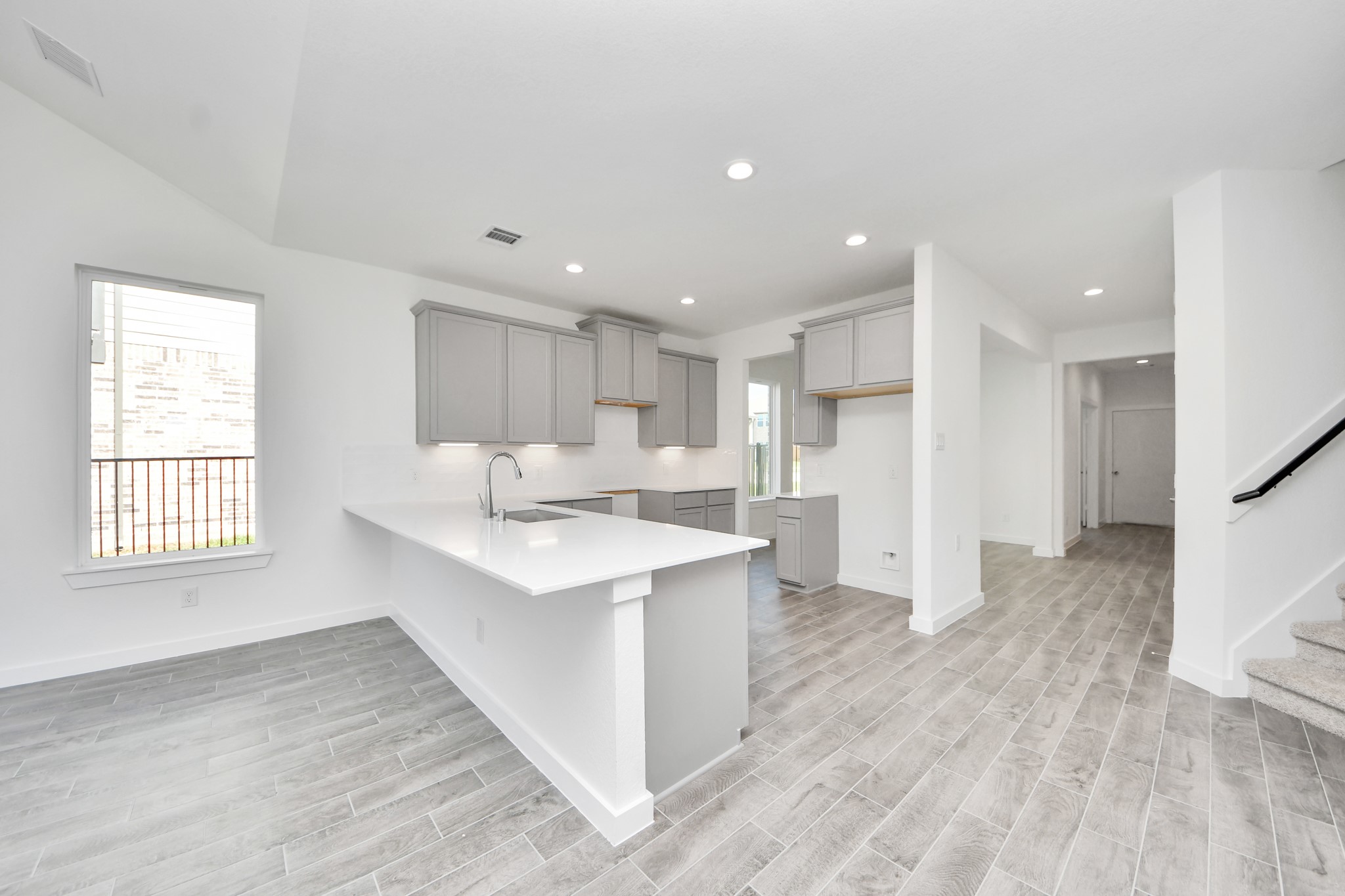 The kitchen is a culinary haven, featuring granite countertops, a tile backsplash, stainless steel appliances, 42 upper cabinets, and undercabinet lighting.