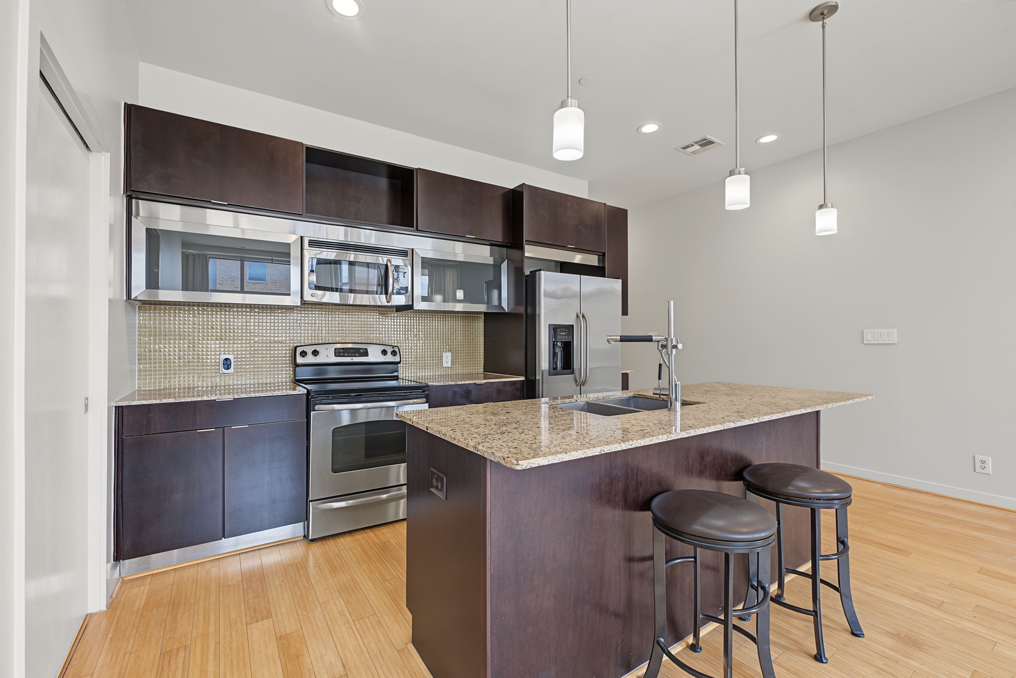 A Kitchen Designed To Gather! This beautifully appointed kitchen is anchored by a sweeping island with breakfast bar seating and extra storage space. A Kitchen Designed To Gather! This beautifully appointed kitchen is anchored by a sweeping island with breakfast bar seating and extra storage space.