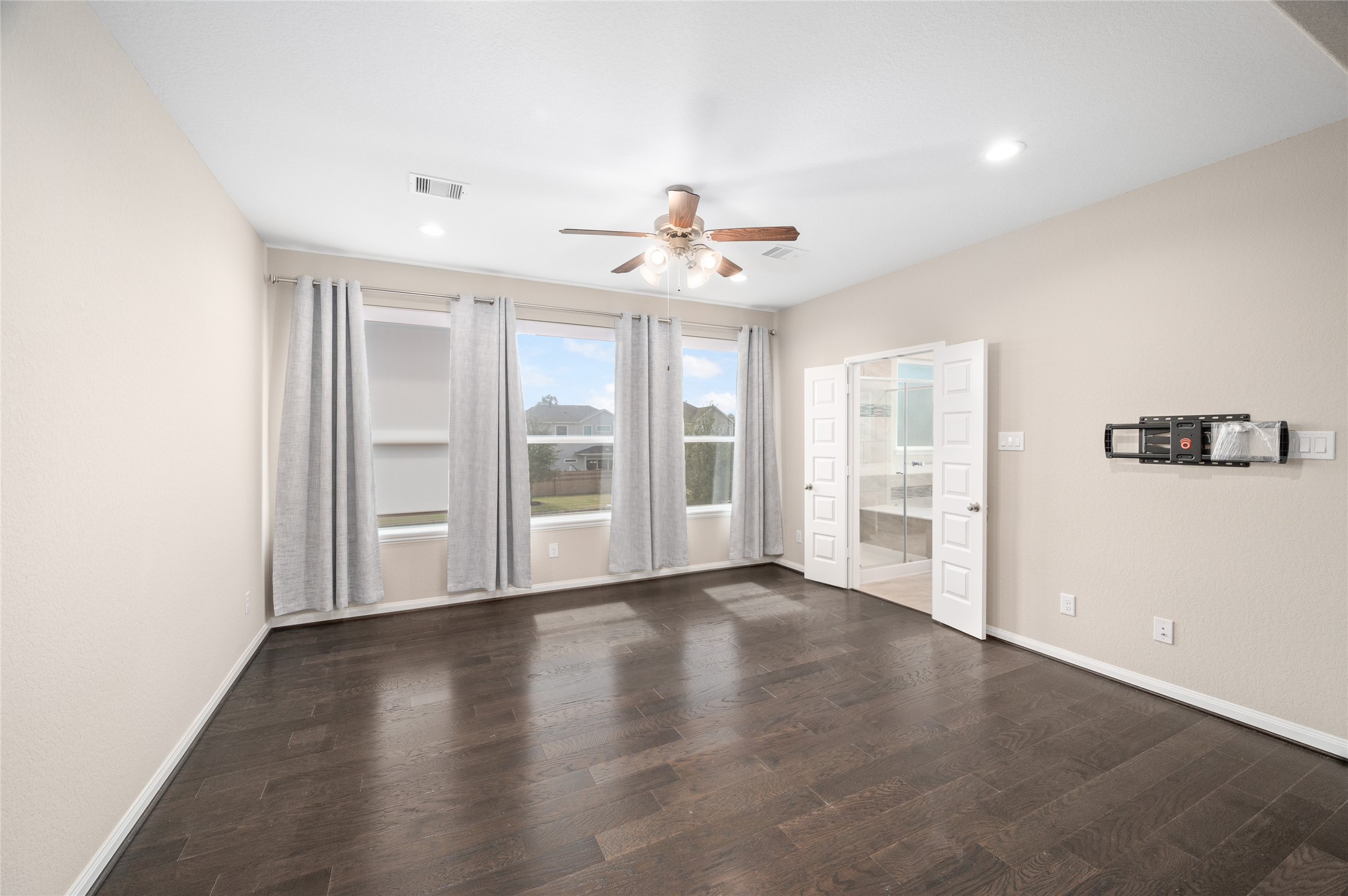 10013 Steeple Farms Drive, Houston, TX 77080