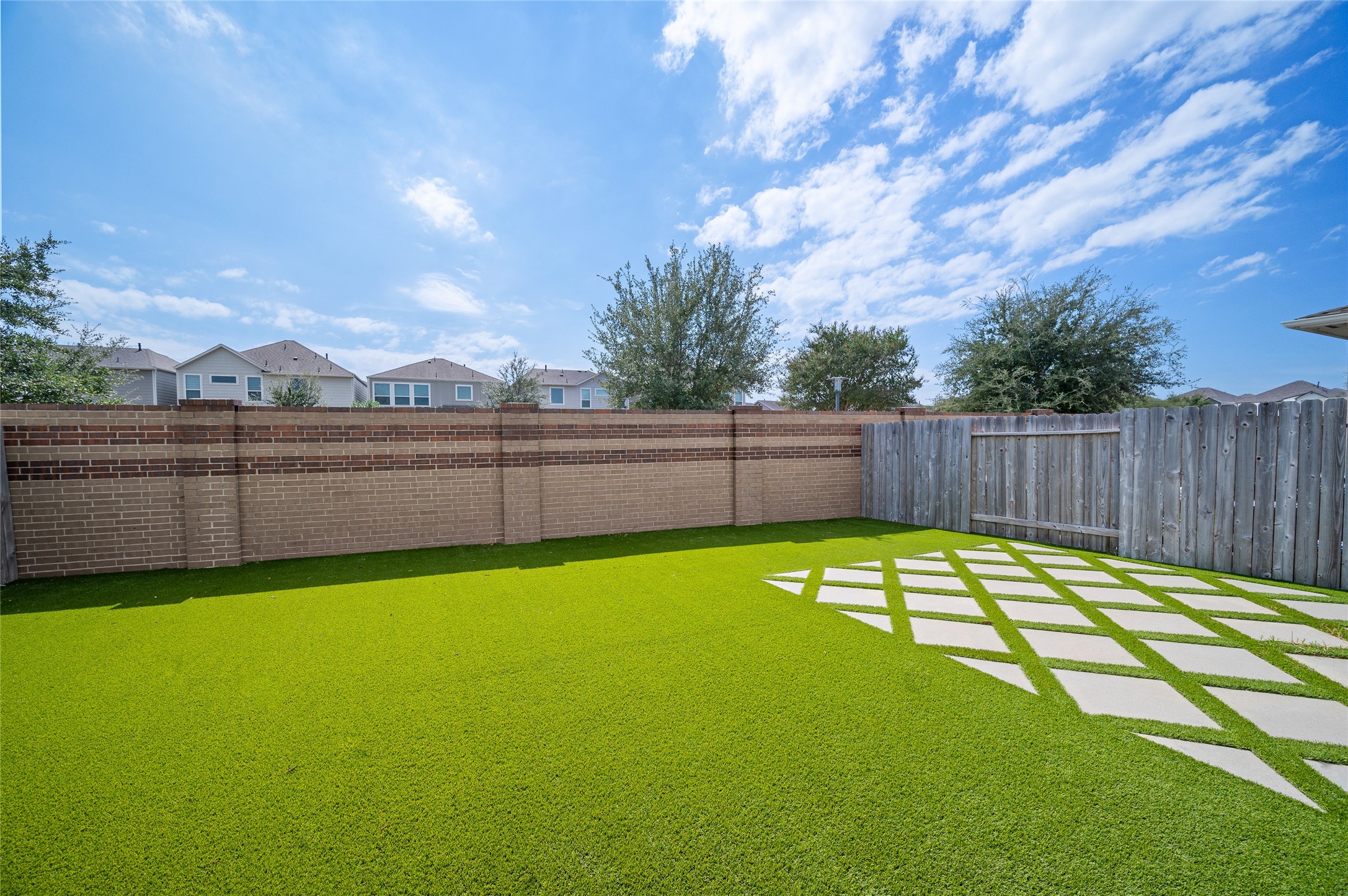 10013 Steeple Farms Drive, Houston, TX 77080