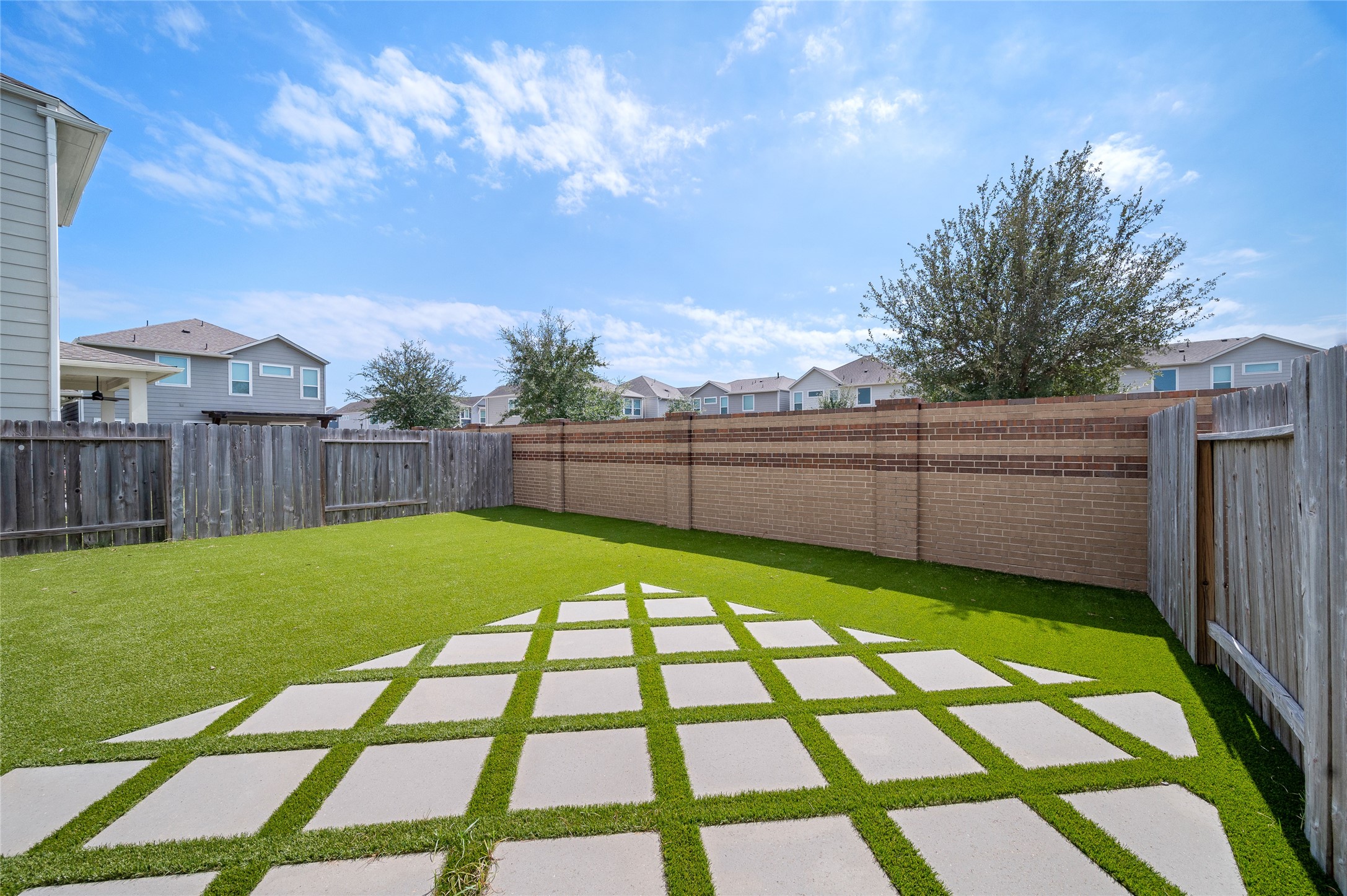 10013 Steeple Farms Drive, Houston, TX 77080