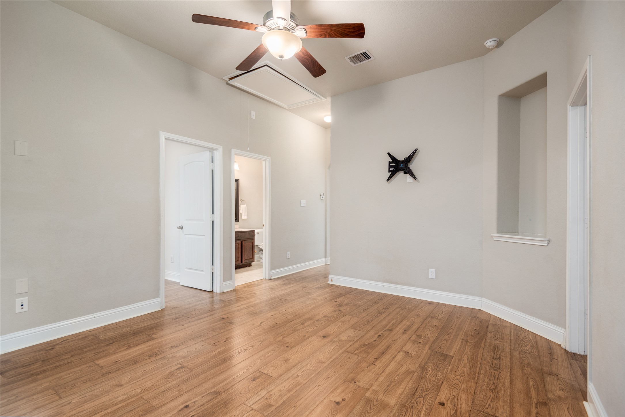 4804 Ladona Court, League City, TX 77573