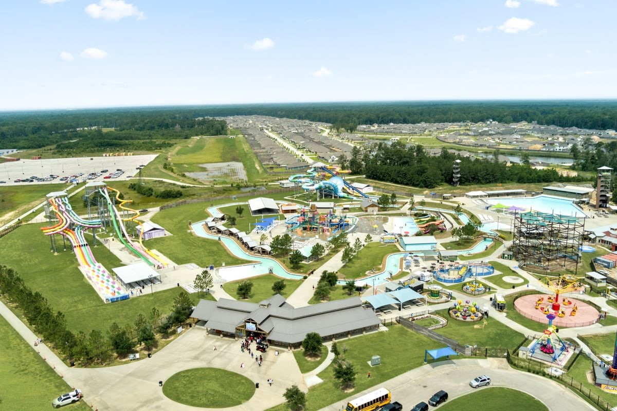 15-minute drive to Big River Waterpark, which features water slides, lazy river, and family friendly entertainment.