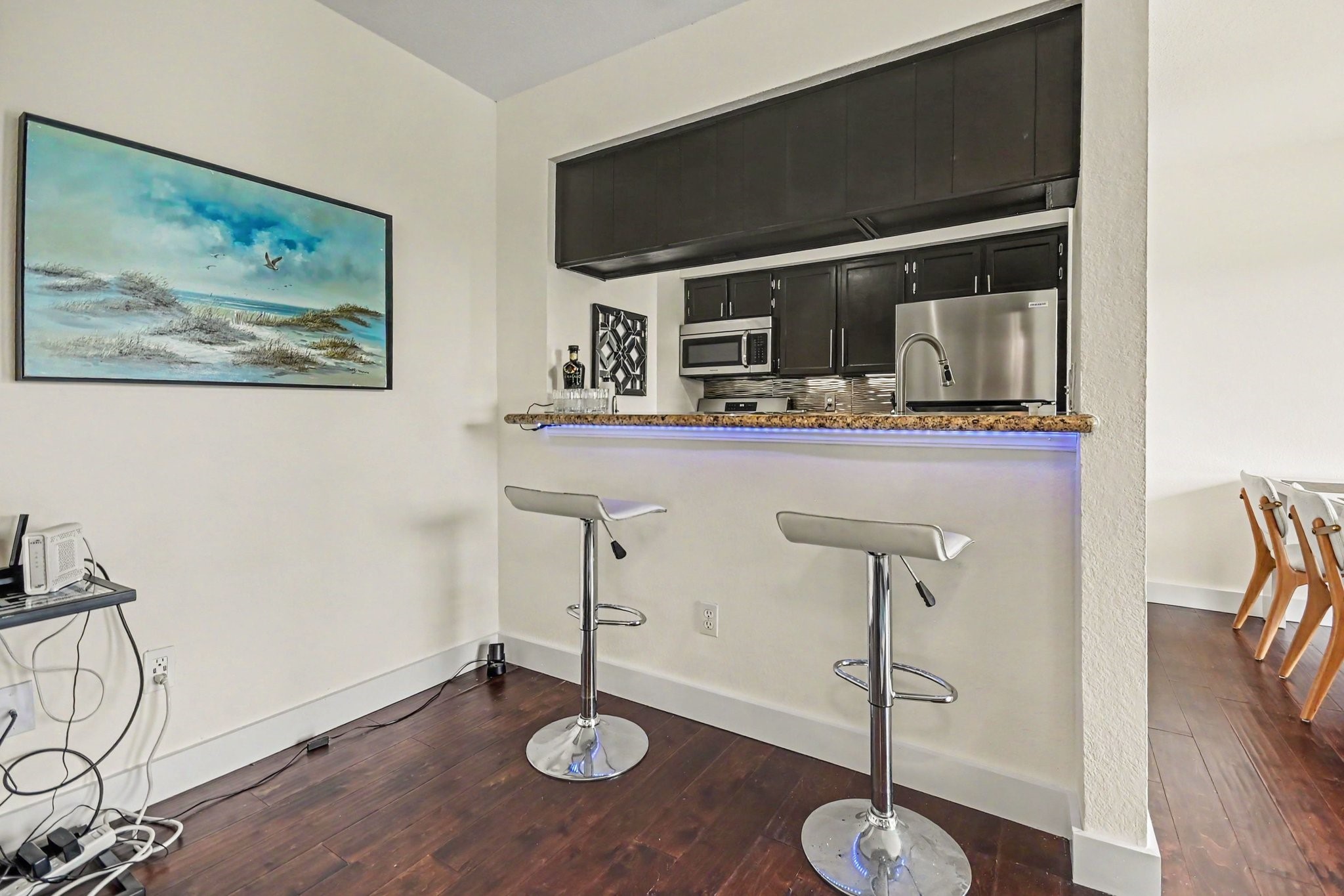 Breakfast bar connecting the kitchen and living area