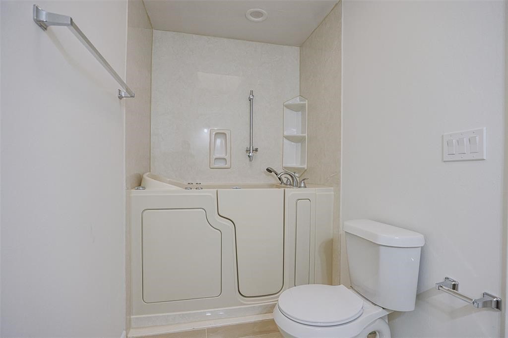 5614 Indian Circle, Houston, TX 77056