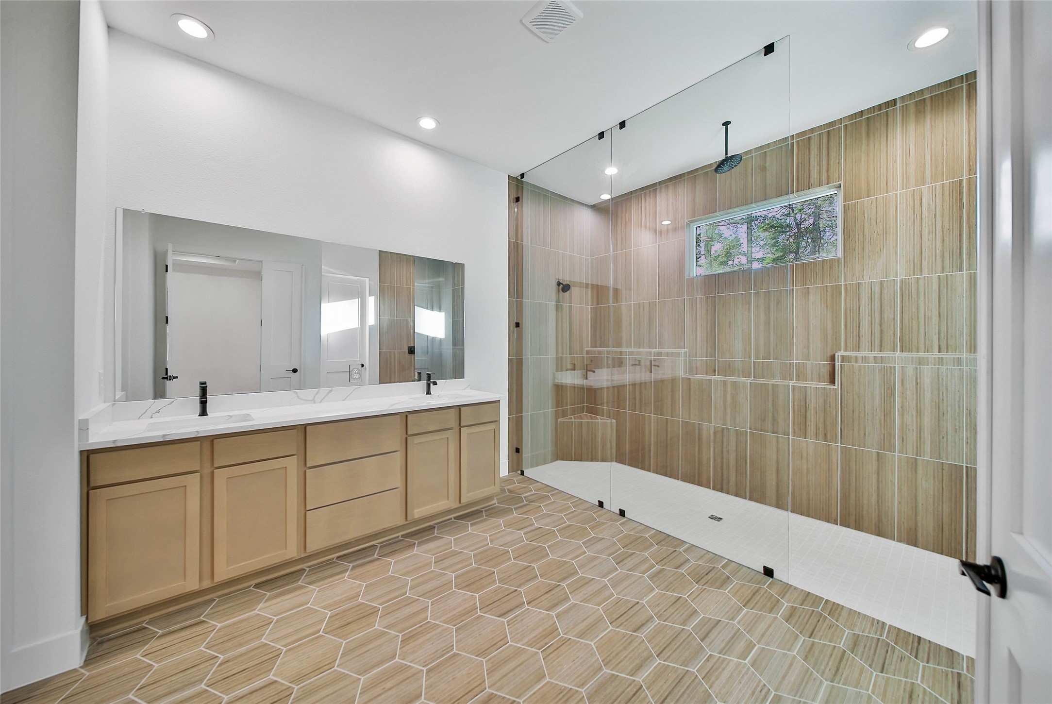 352 Louvenia Court, Pinehurst, TX 77362