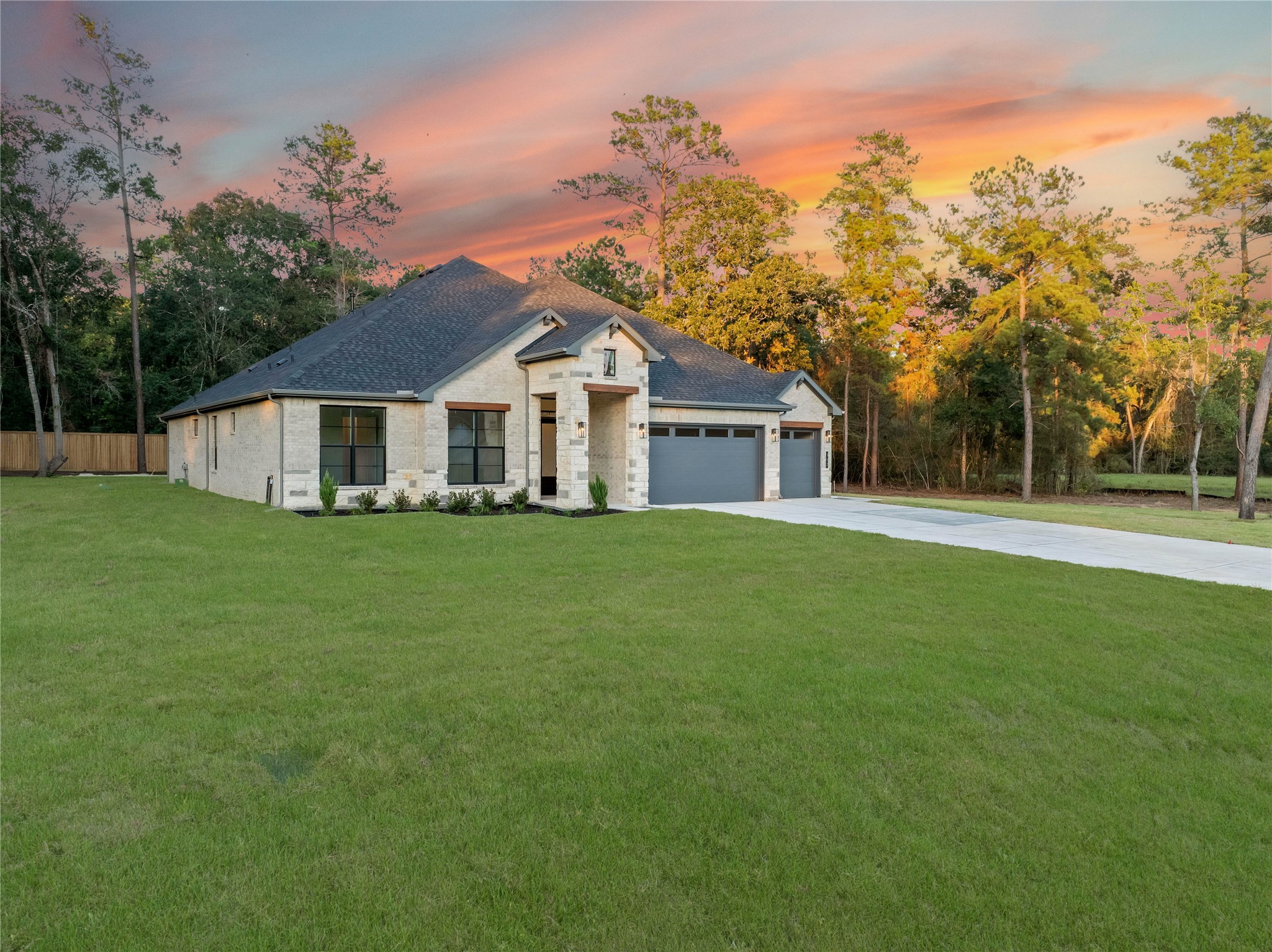 352 Louvenia Court, Pinehurst, TX 77362