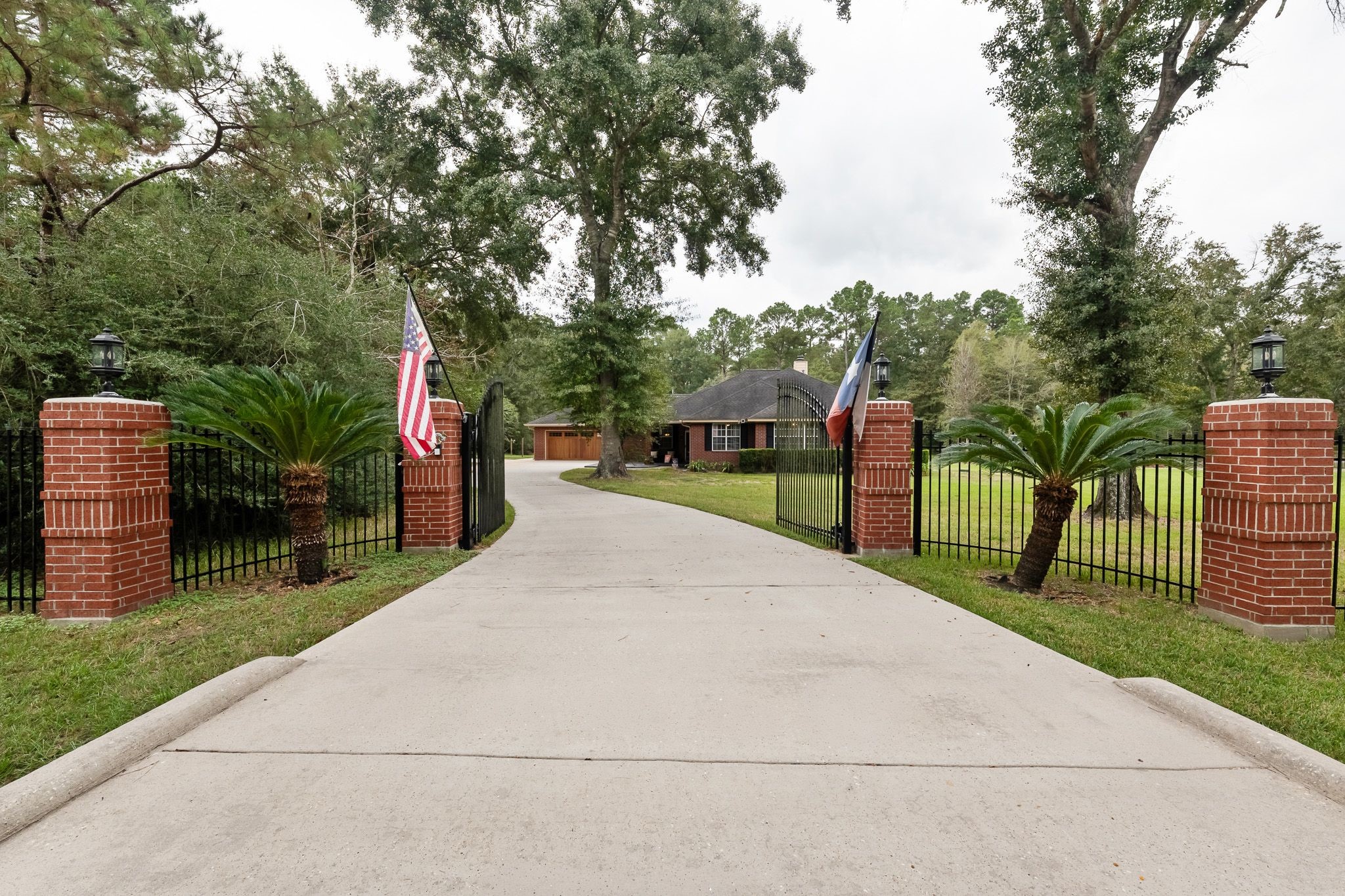 1702 Country Creek Court, Magnolia, TX 77354