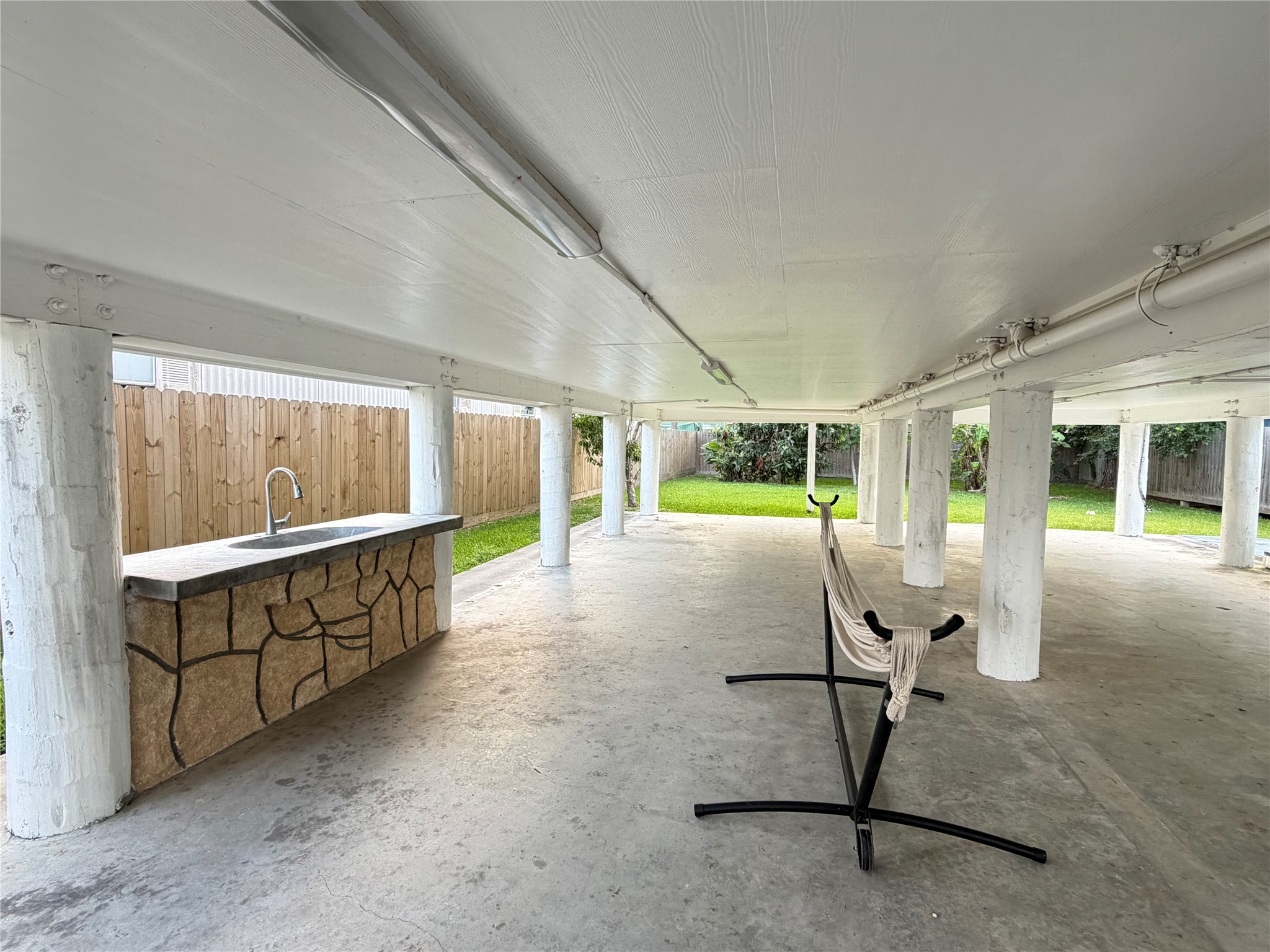 1130 10th Street, Dickinson, TX 77539