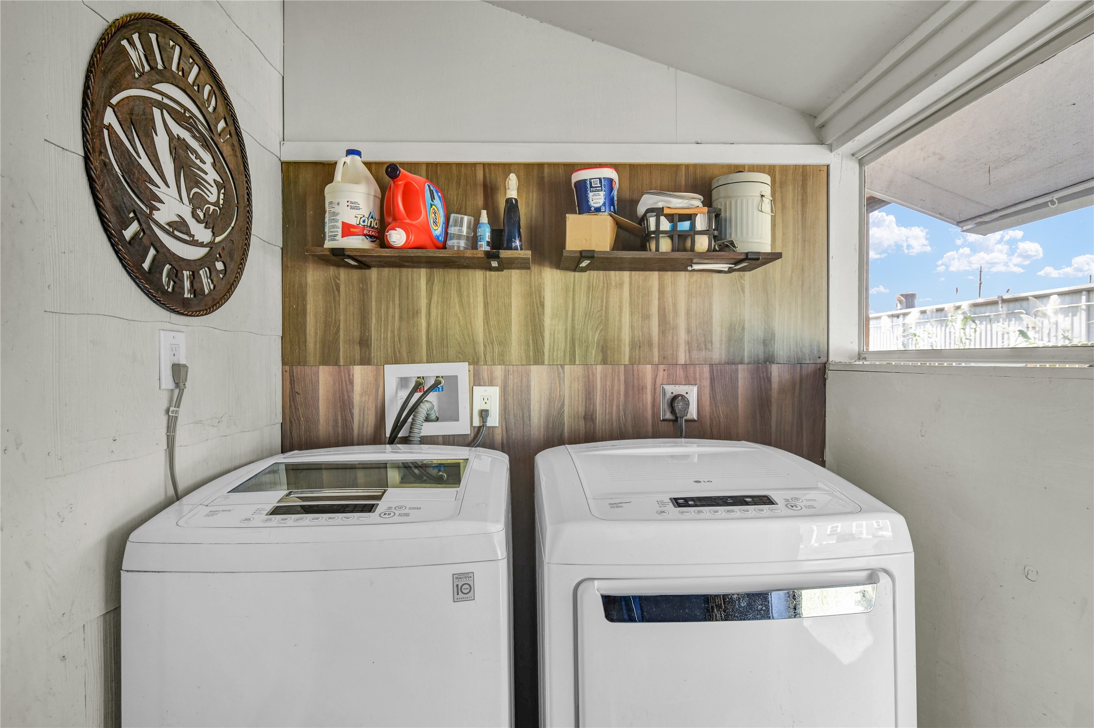 428 S Lazy Lane, Clute, TX 77531