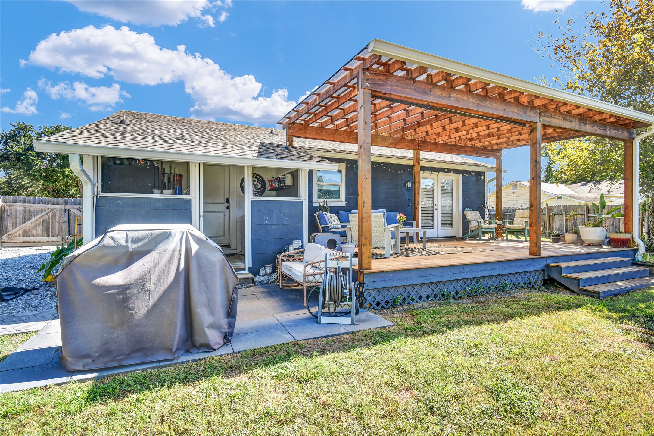 428 S Lazy Lane, Clute, TX 77531