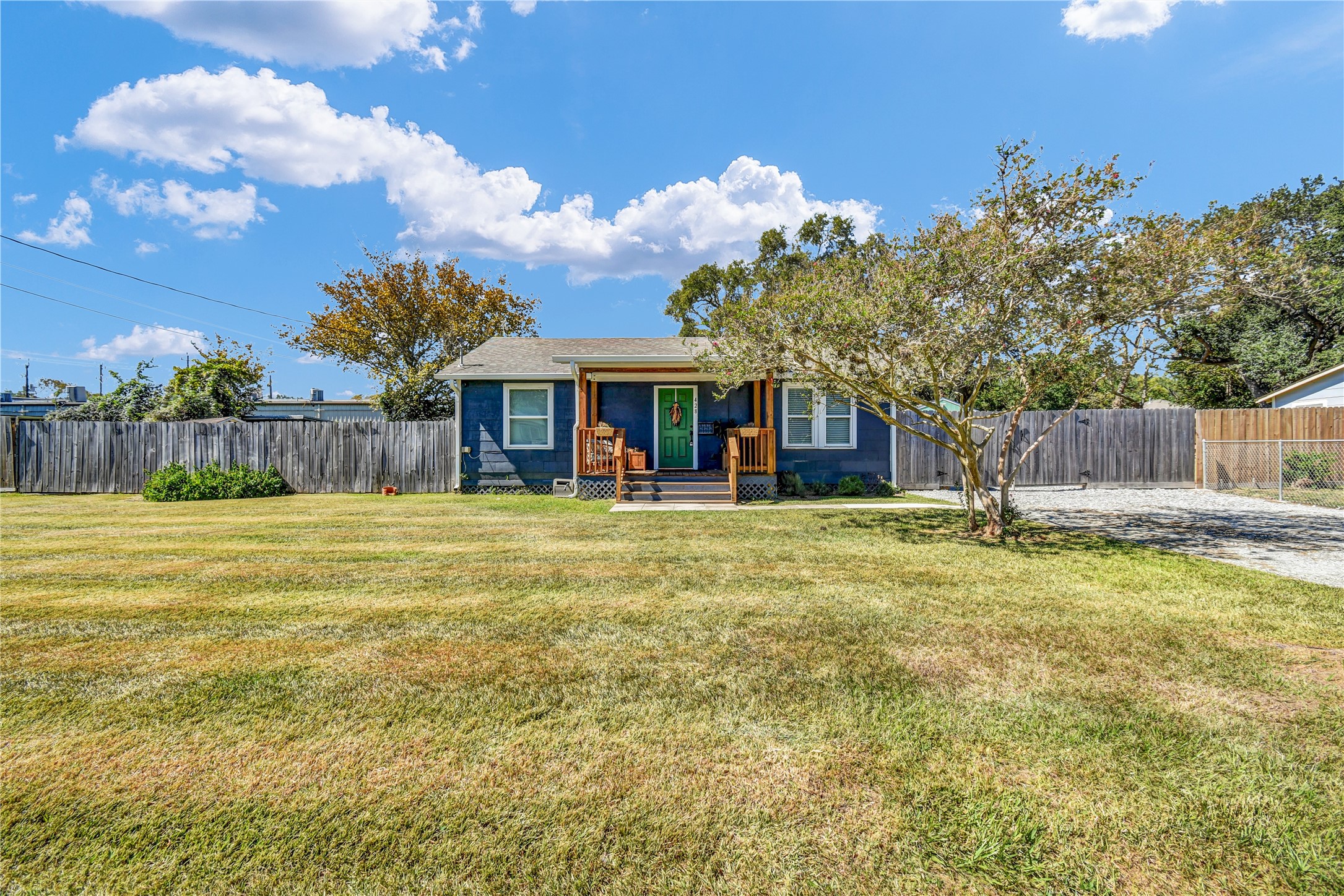 428 S Lazy Lane, Clute, TX 77531