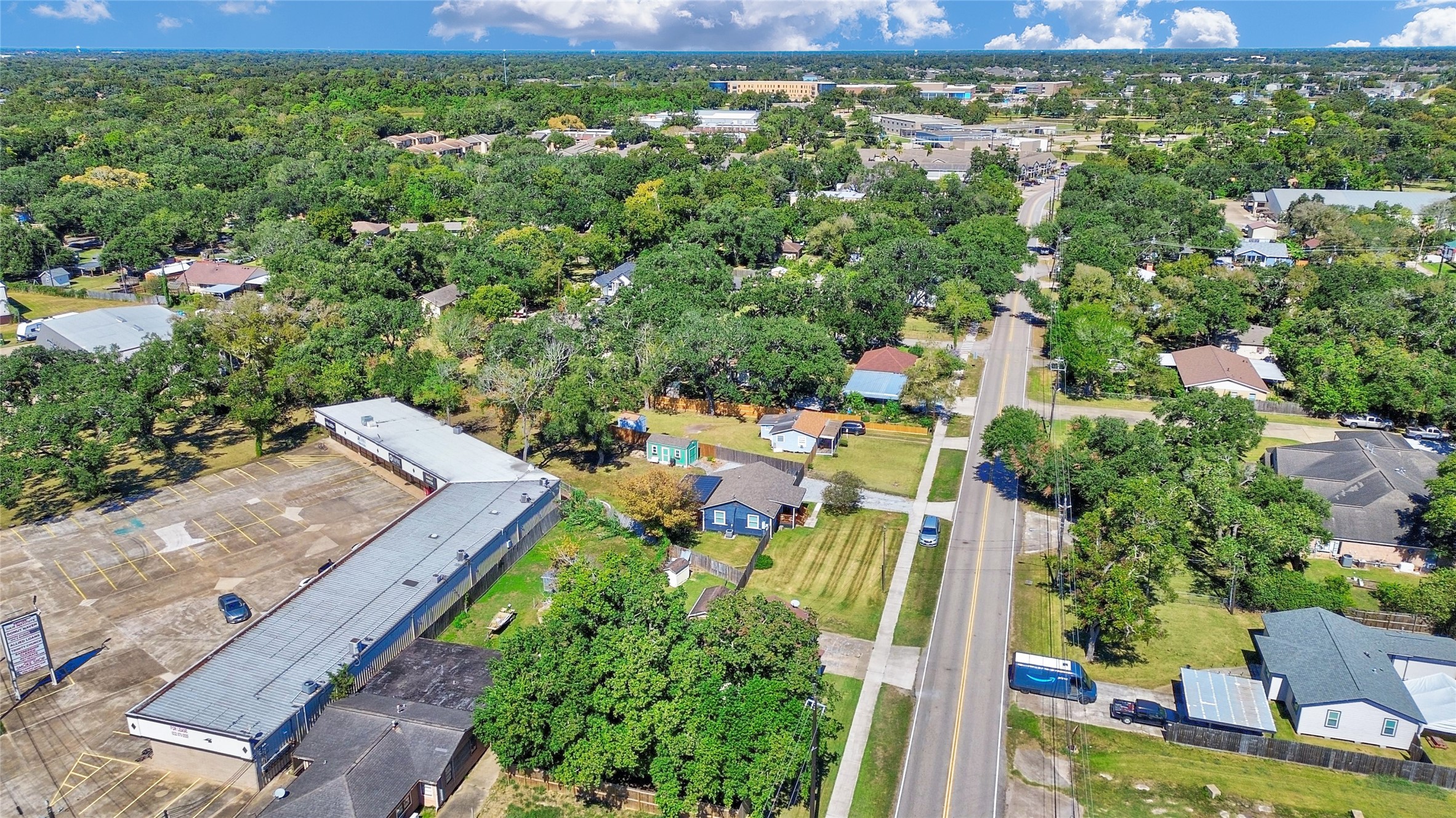 428 S Lazy Lane, Clute, TX 77531