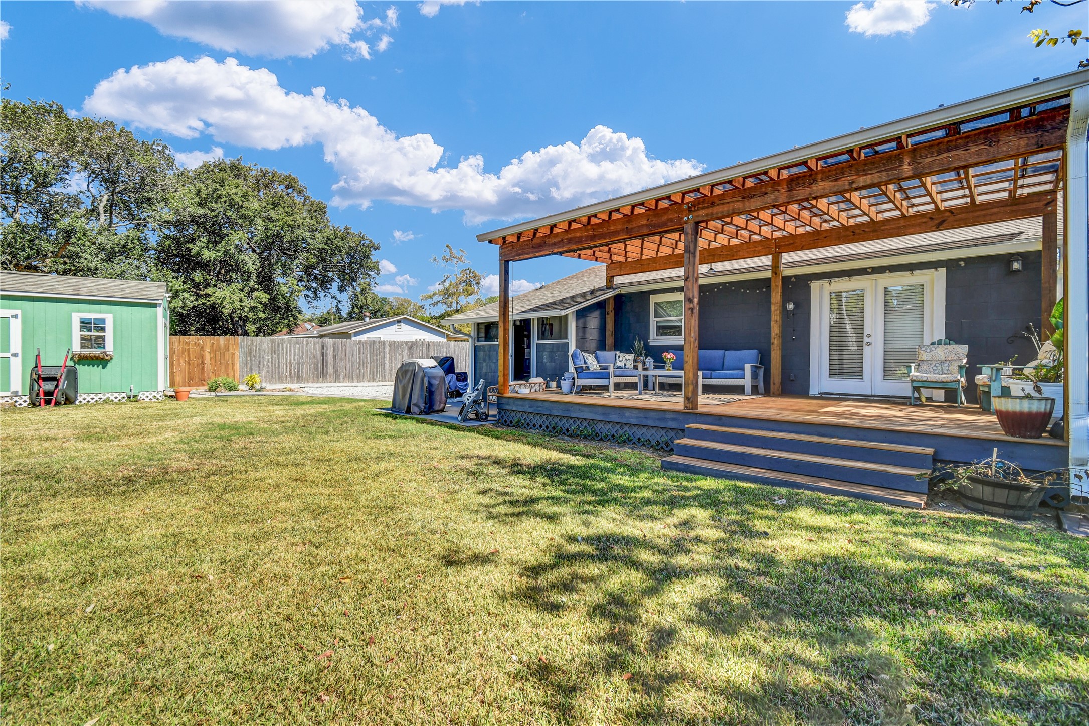 428 S Lazy Lane, Clute, TX 77531