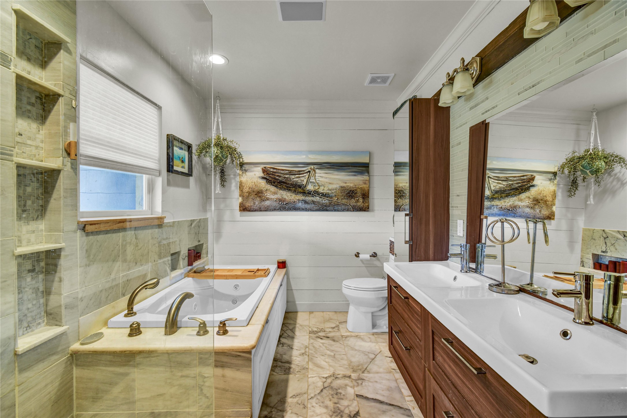 428 S Lazy Lane, Clute, TX 77531