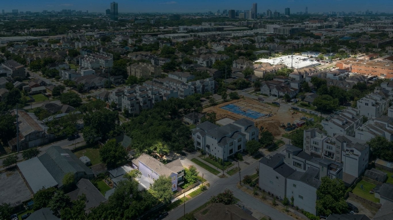 This picture highlights the walkable proximity of Ovid to some of Arts District Houston's artist studio buildings. Just a few blocks away and a leisurely stroll down the hike and bike trail less than 1 block from your front door!