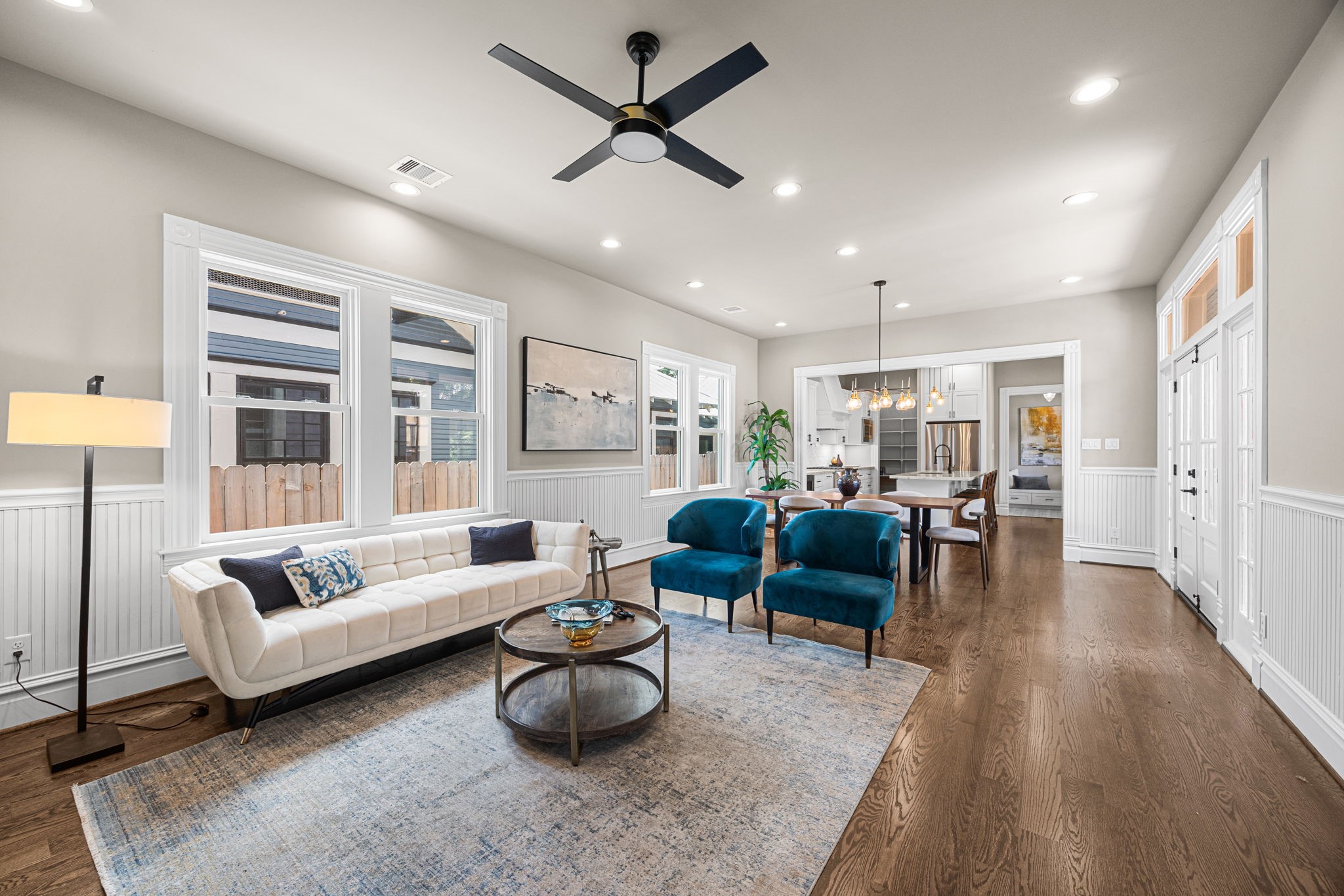 Welcome! Enjoy the 1st floor open concept living, with Oak Hardwood floors throughout.