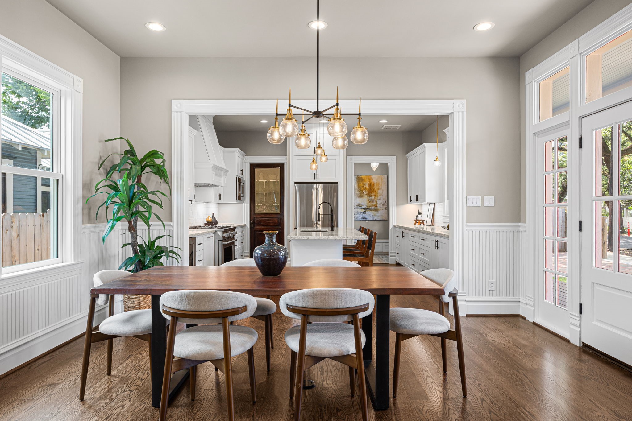 Alternate view of dining.