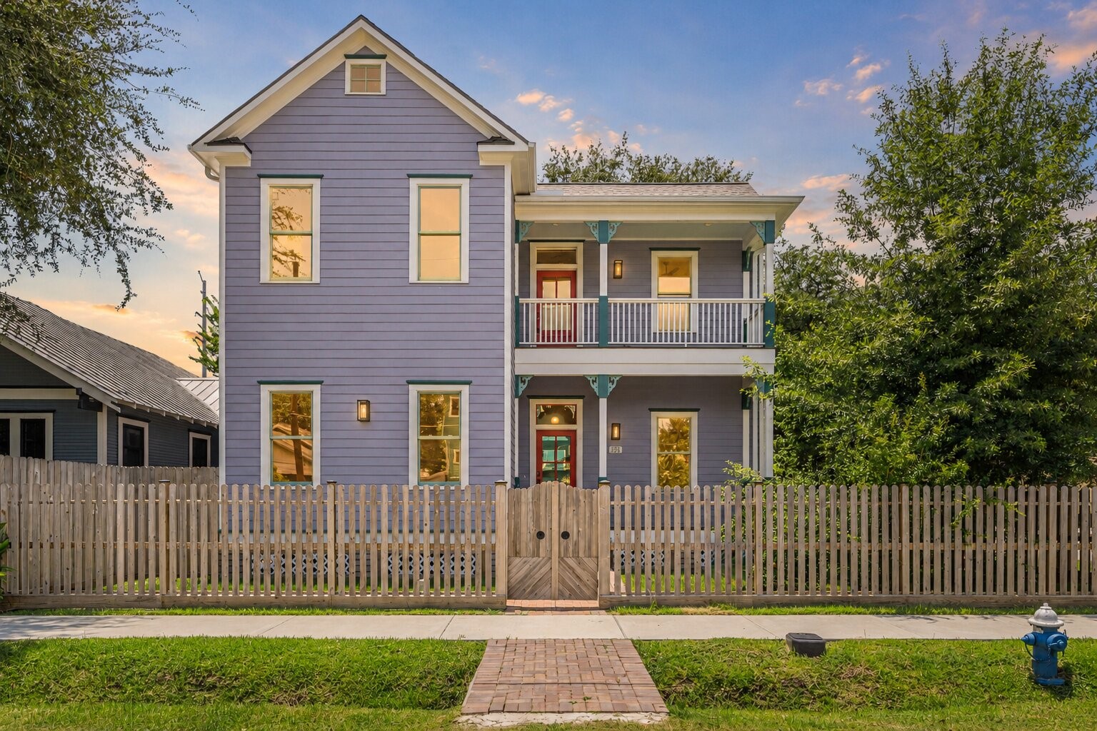 Built by award winning builder, FW Heritage. New construction that compliments the rich history of Arts District Houston.
