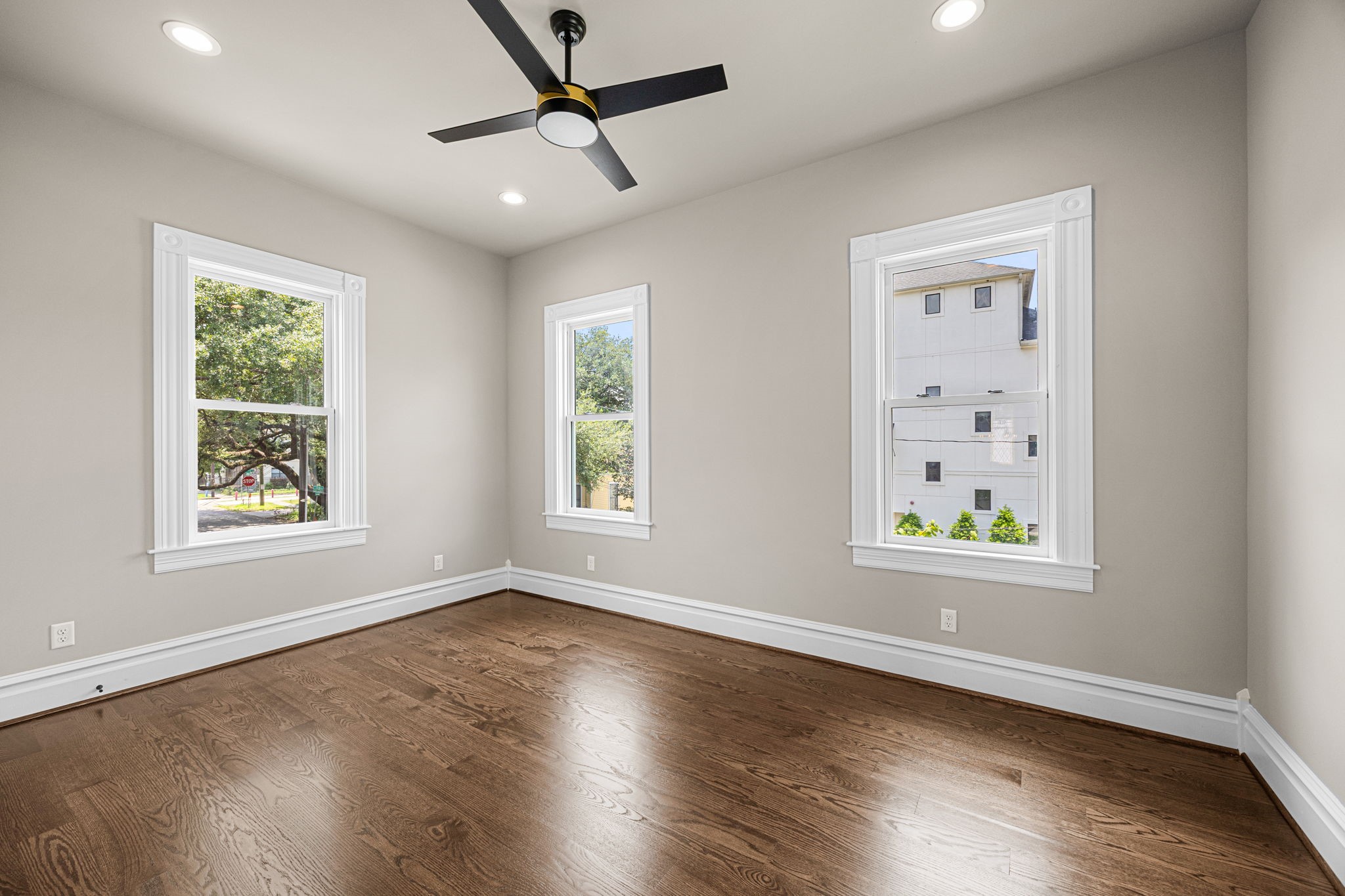 Upstairs secondary bedroom (front).