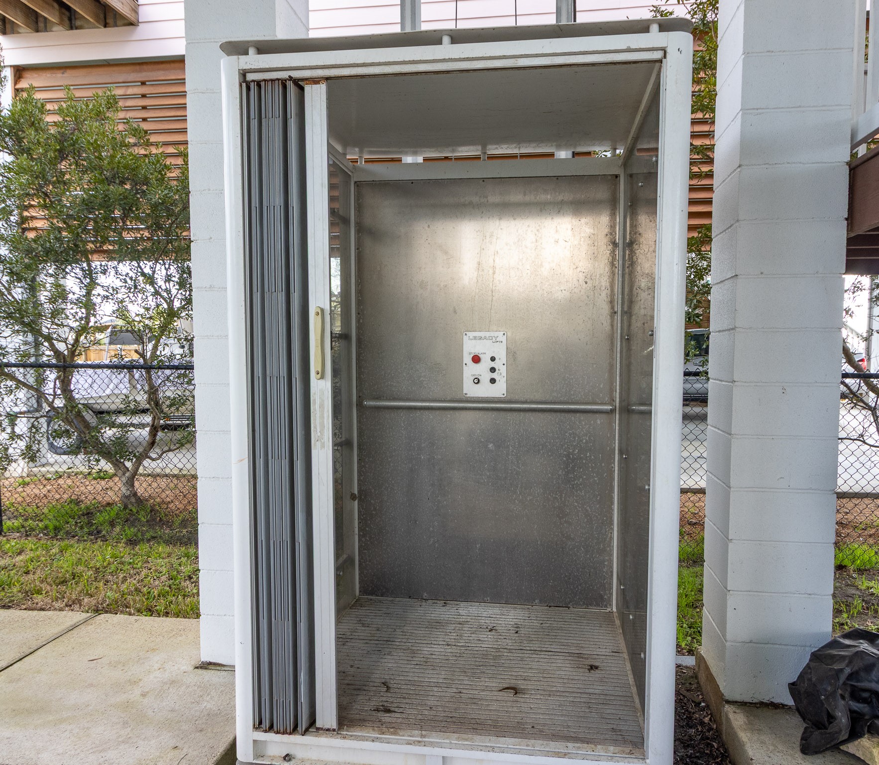 Full-size Elevator access.