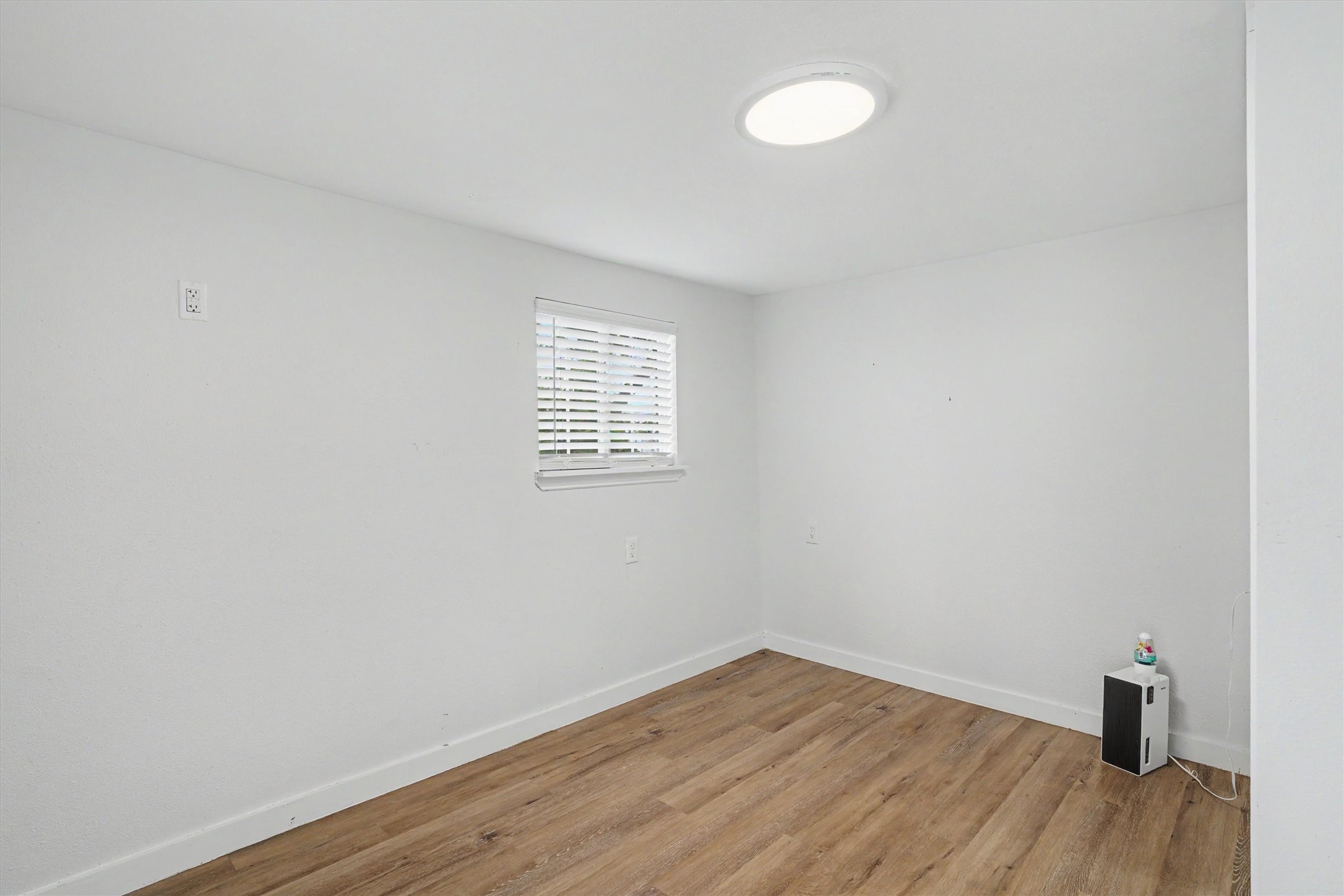 Guest bedroom downstairs with full bathroom
