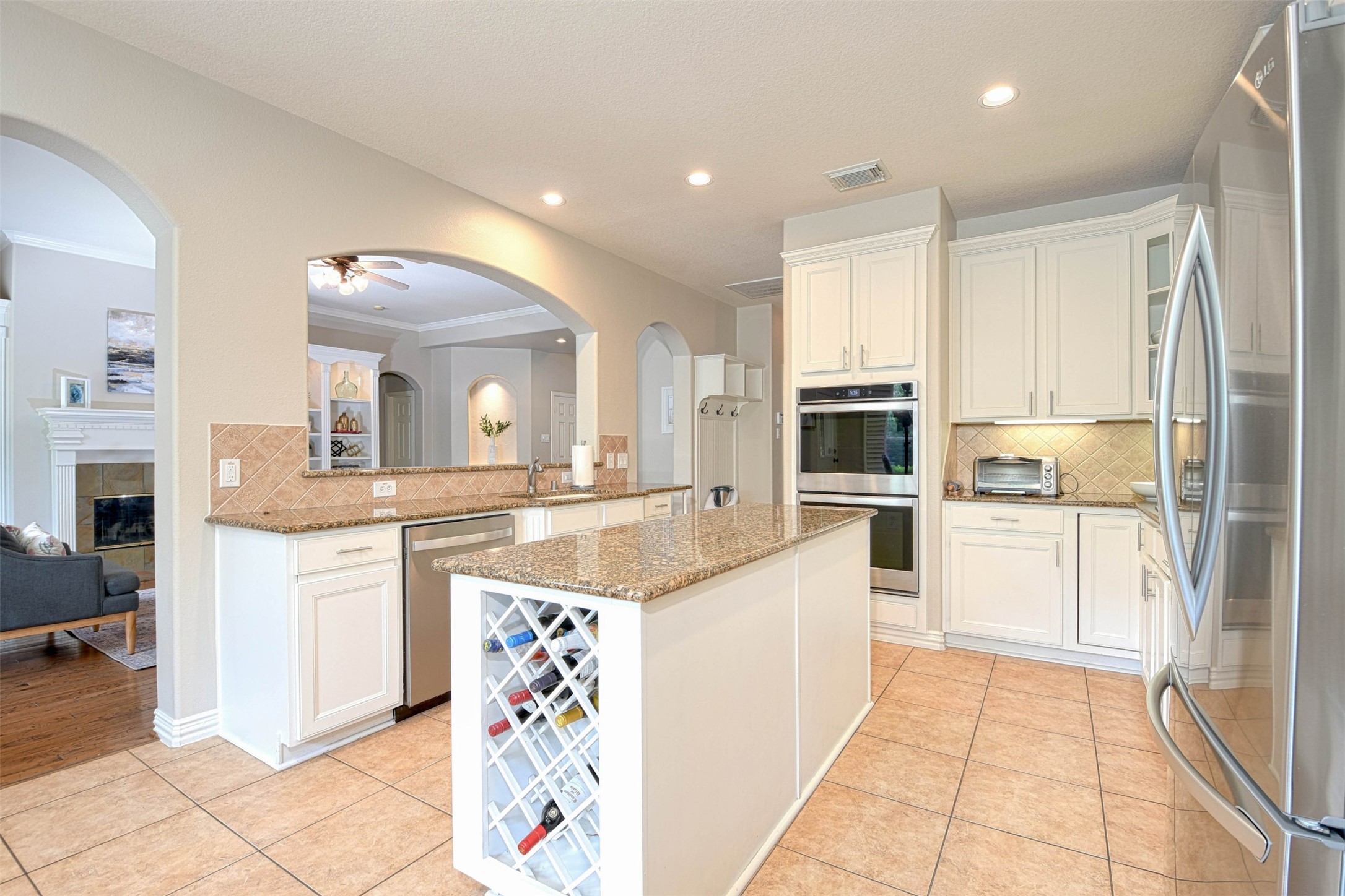 15 E Scribewood Circle, Montgomery, TX 77382