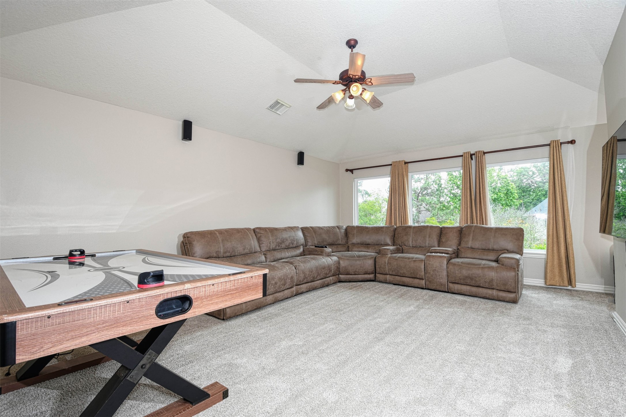 15 E Scribewood Circle, Montgomery, TX 77382
