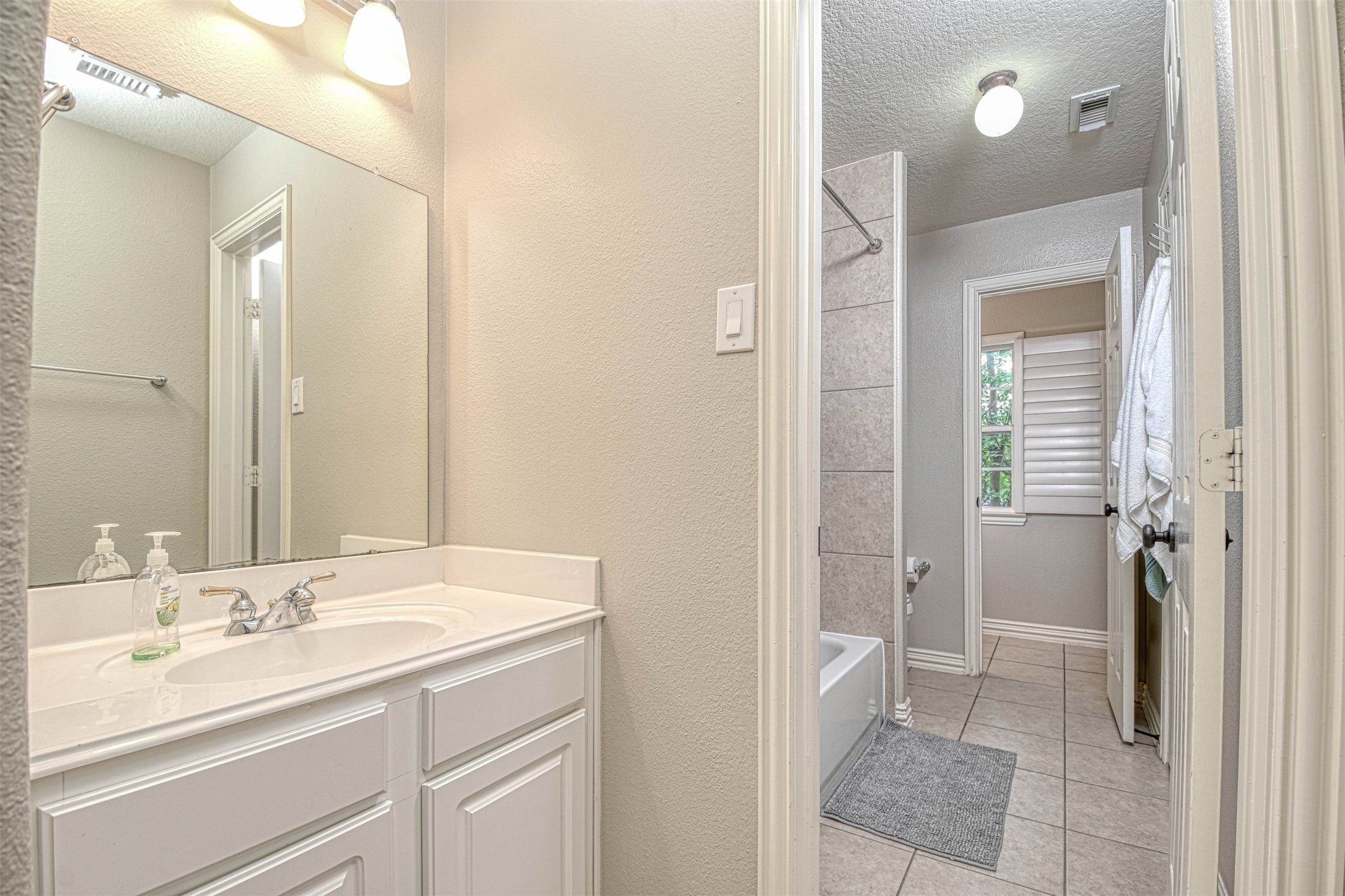 15 E Scribewood Circle, Montgomery, TX 77382