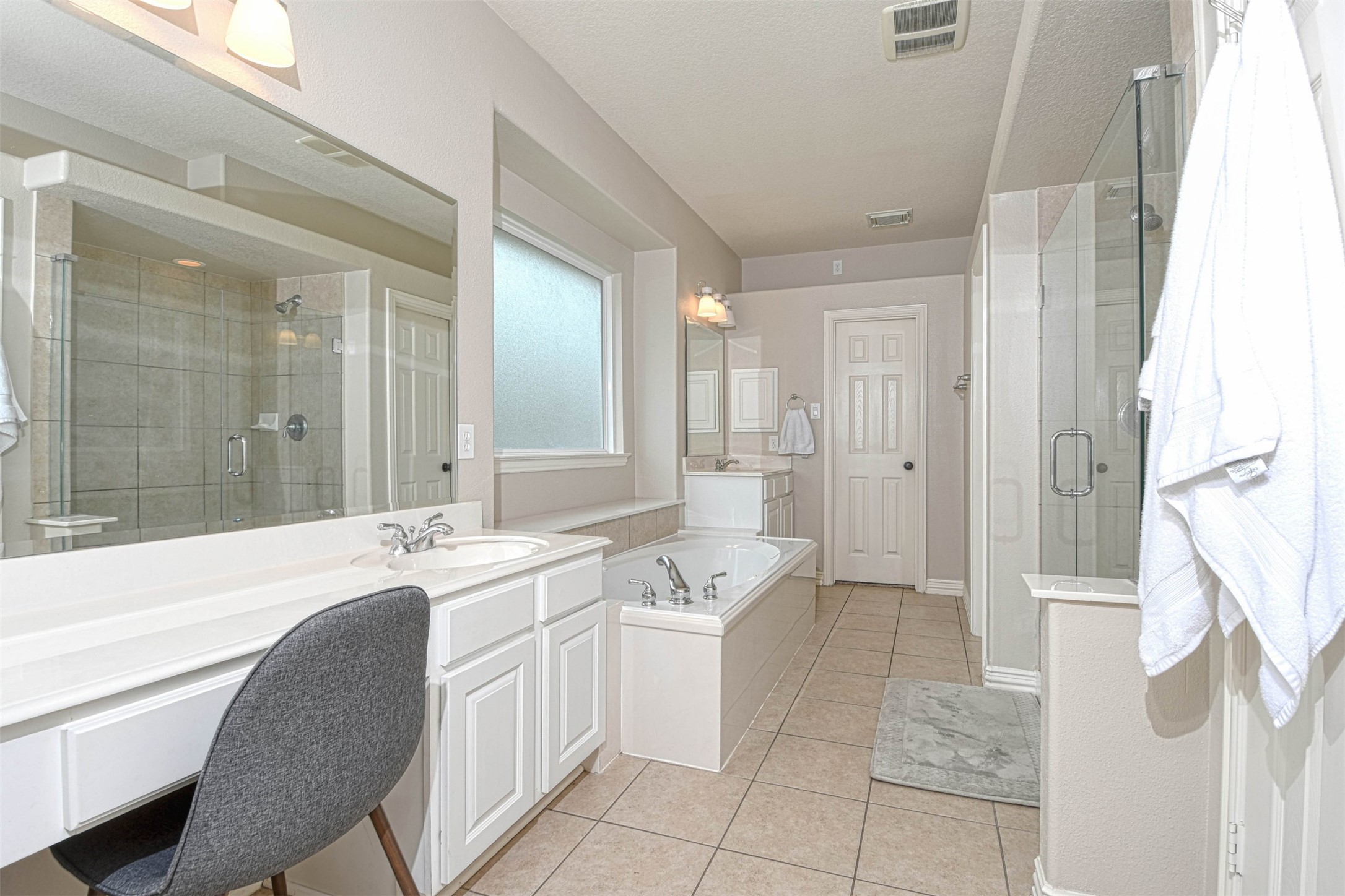 15 E Scribewood Circle, Montgomery, TX 77382