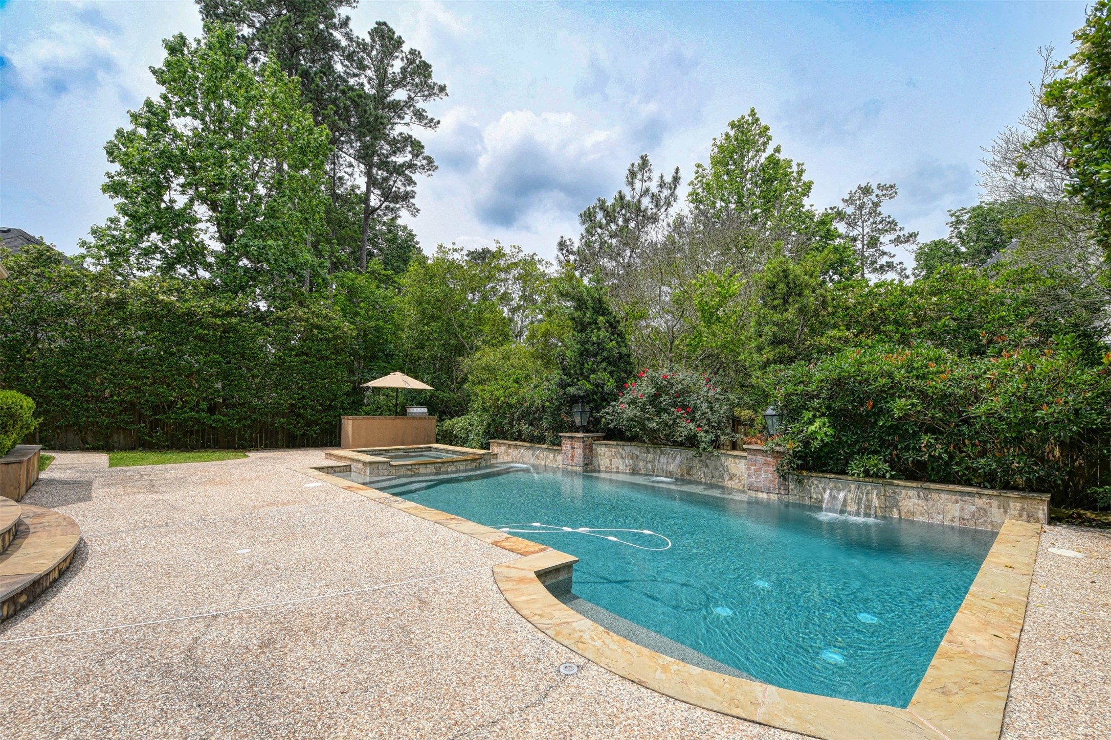 15 E Scribewood Circle, Montgomery, TX 77382