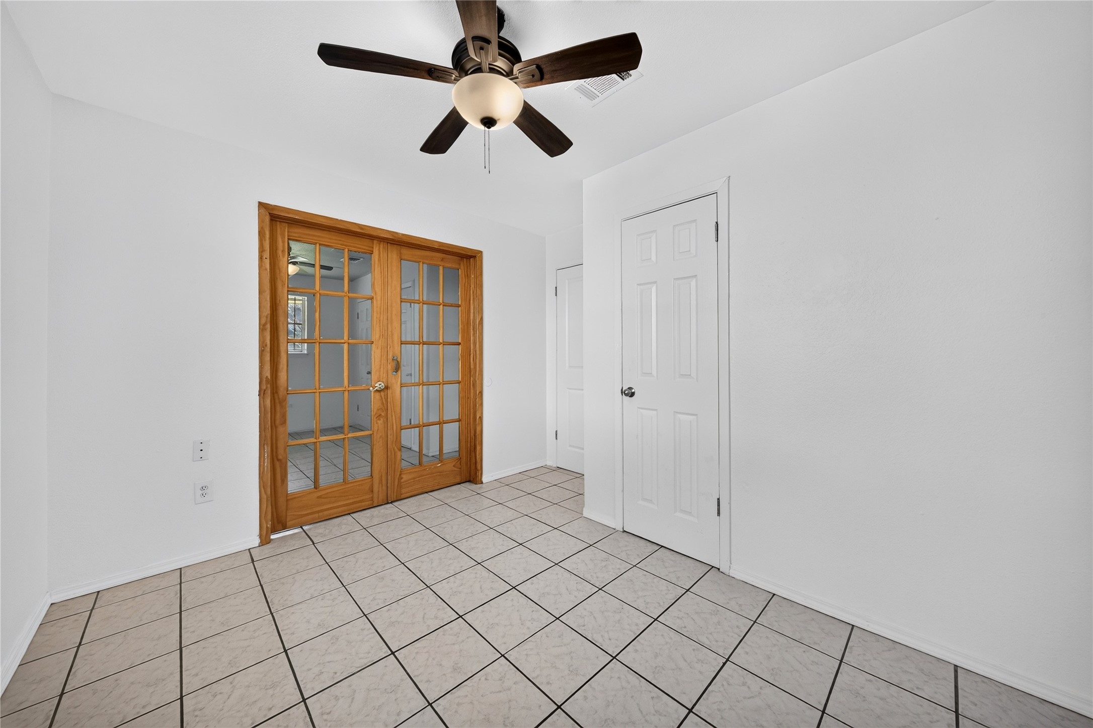 Flexible bedroom space with an airy, open feel.