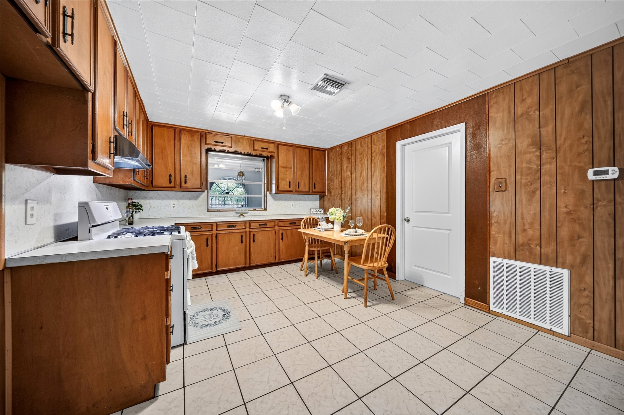 Spacious kitchen with generous cabinetry and a practical layout.