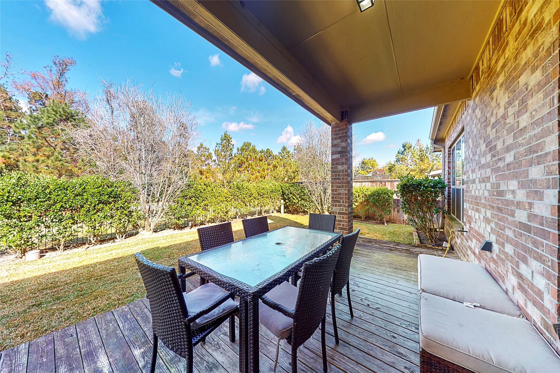 151 W Wading Pond Circle, Tomball, TX 77375