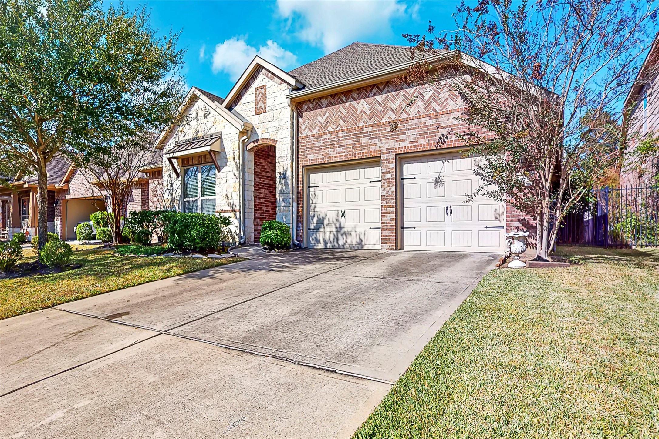 151 W Wading Pond Circle, Tomball, TX 77375
