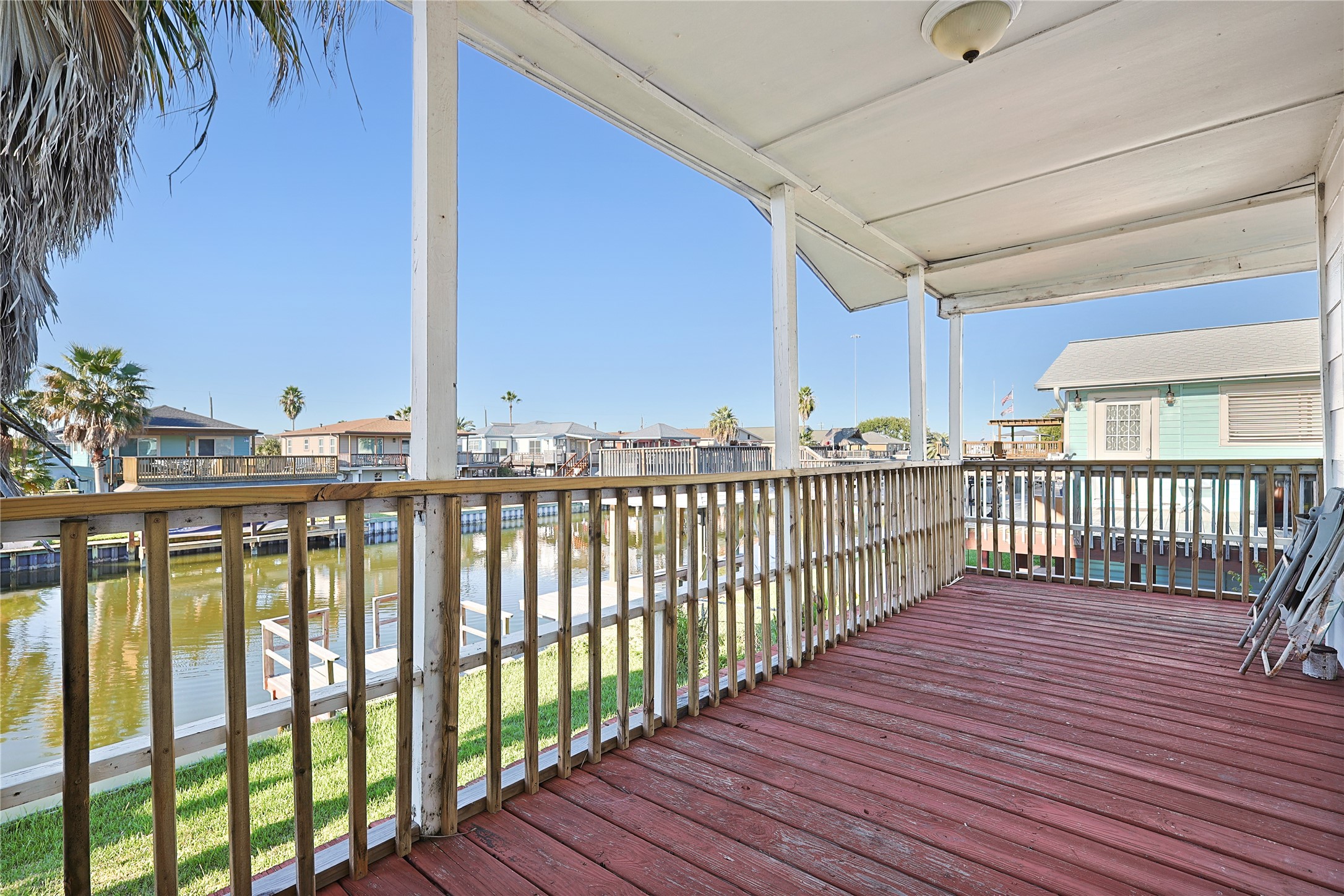 Nice size deck for sunset watching